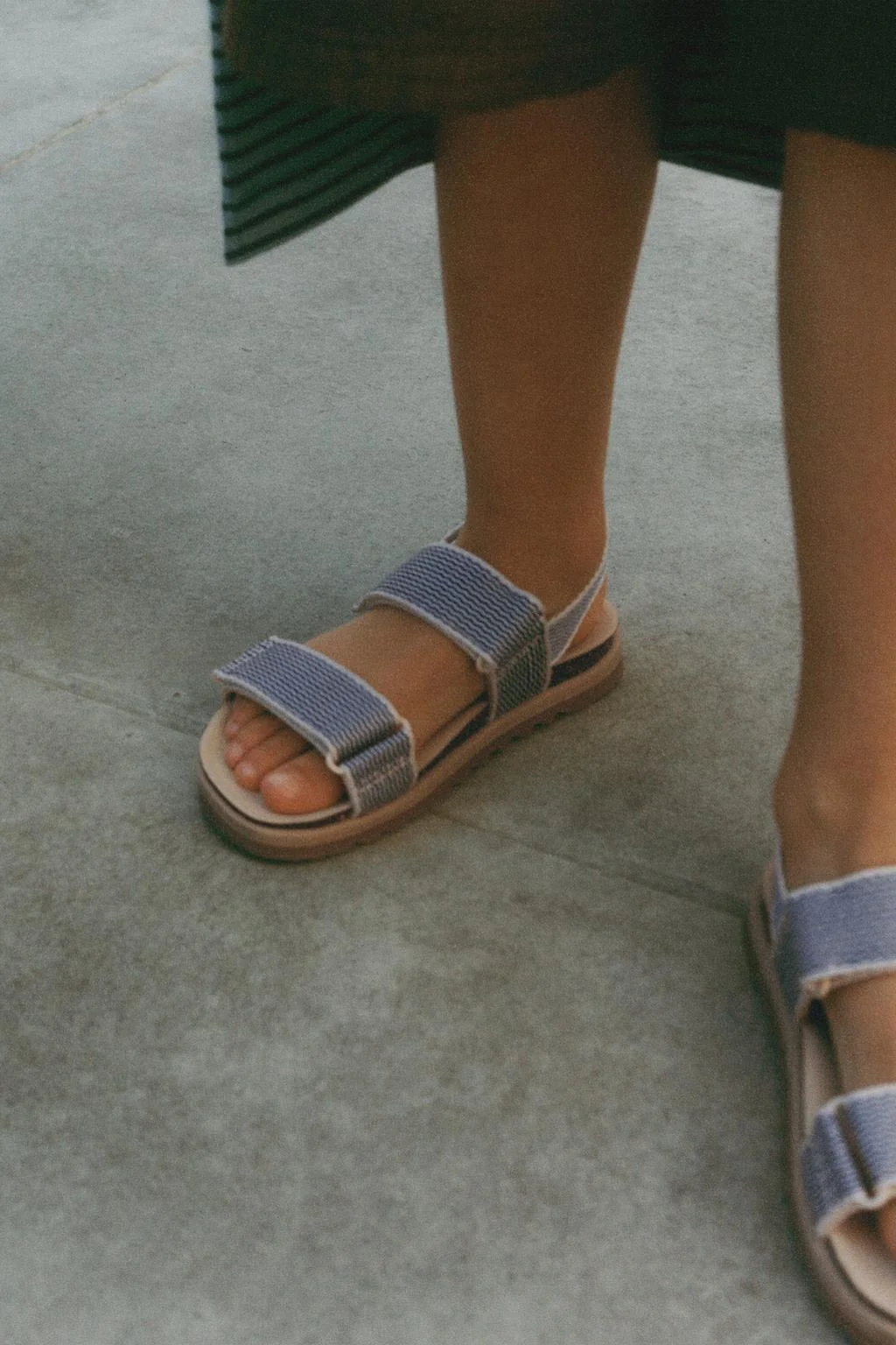 Сандалии в полоску — Обувь