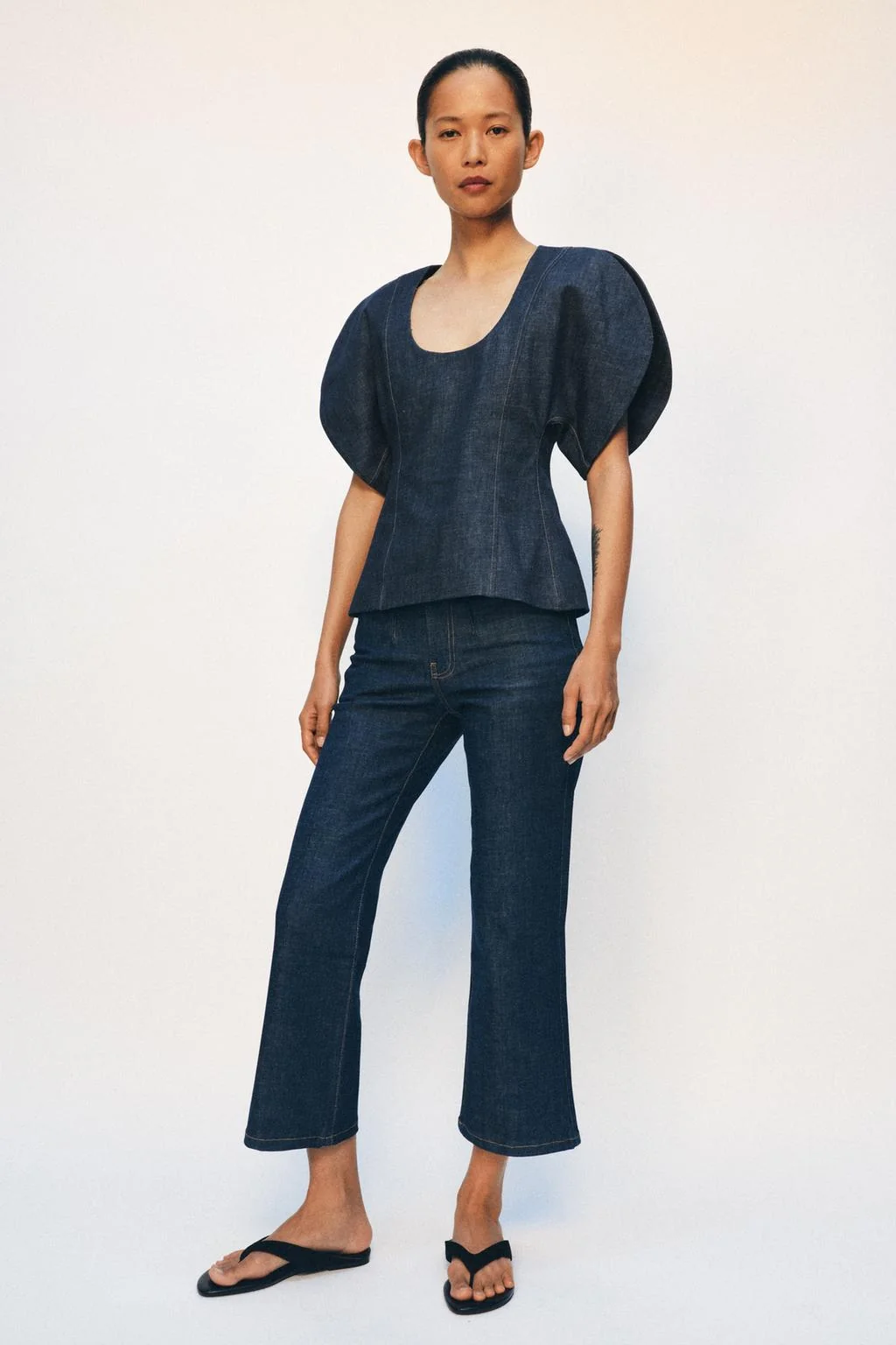 ZW COLLECTION MID-WAIST CROPPED FLARE JEANS