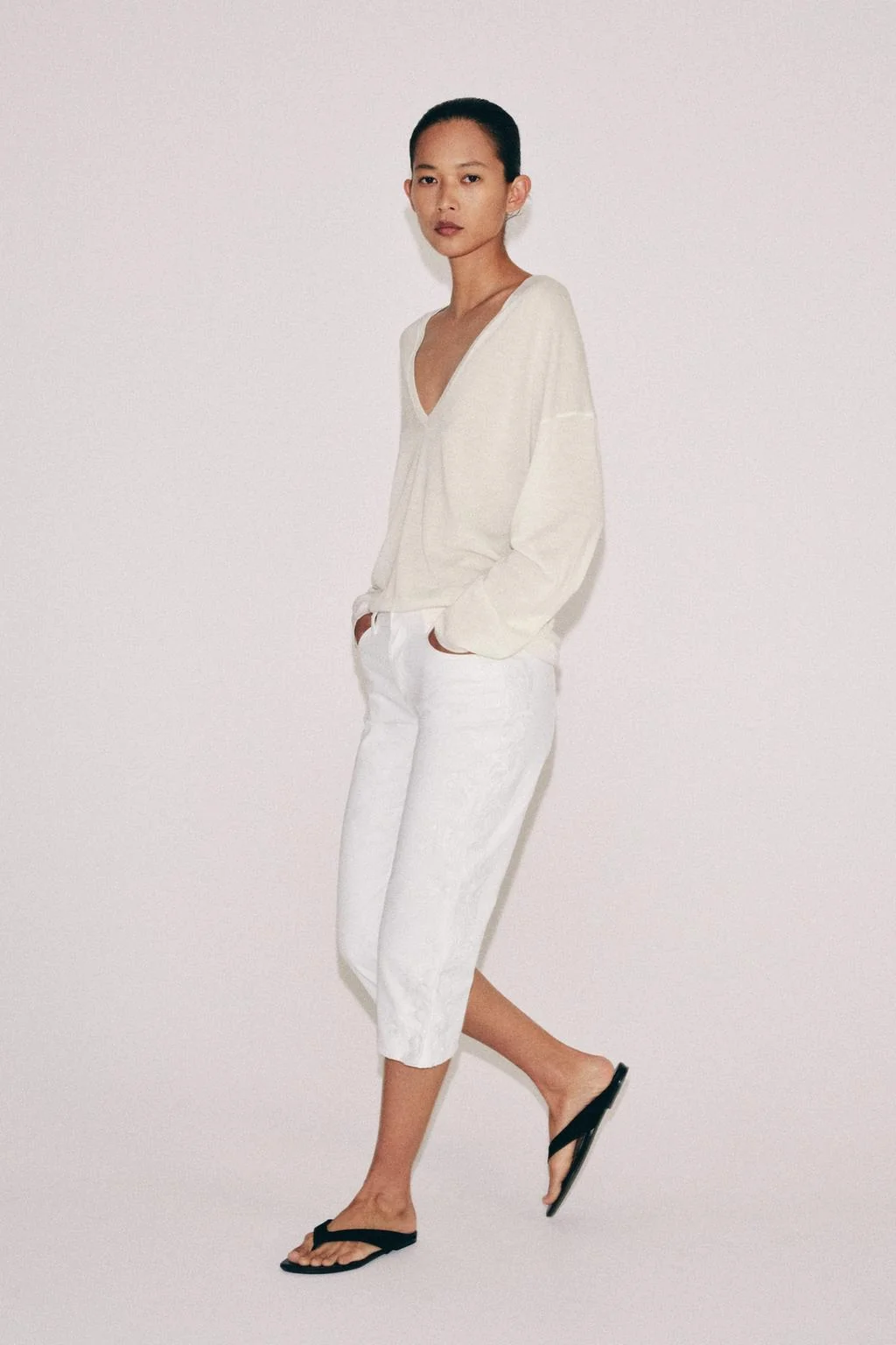 ZW COLLECTION EMBROIDERED MID-WAIST CAPRI JEANS