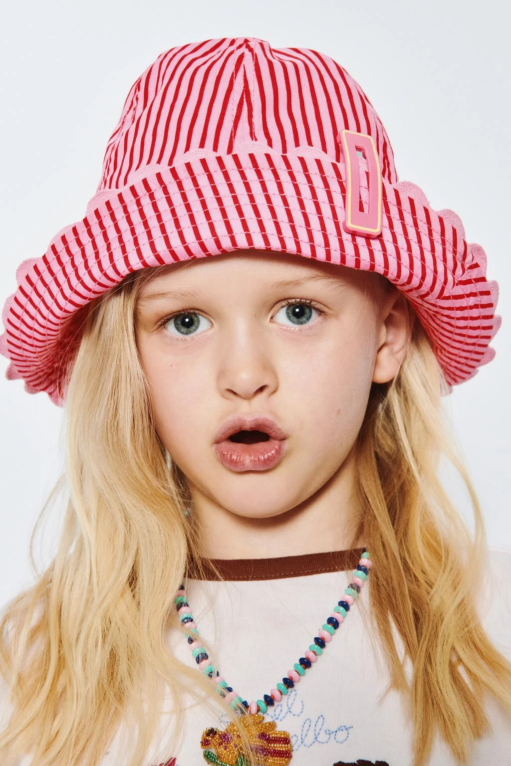 Полосатая вышитая шляпа-ведро sissel edelbo x zara kids — АКСЕССУАРЫ | Обувь