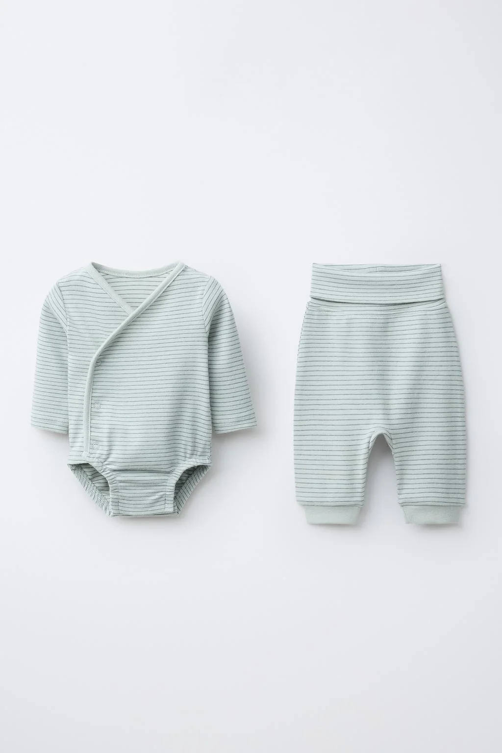 Набор: футболка с принтом саоруэль и брюки — Пижамы