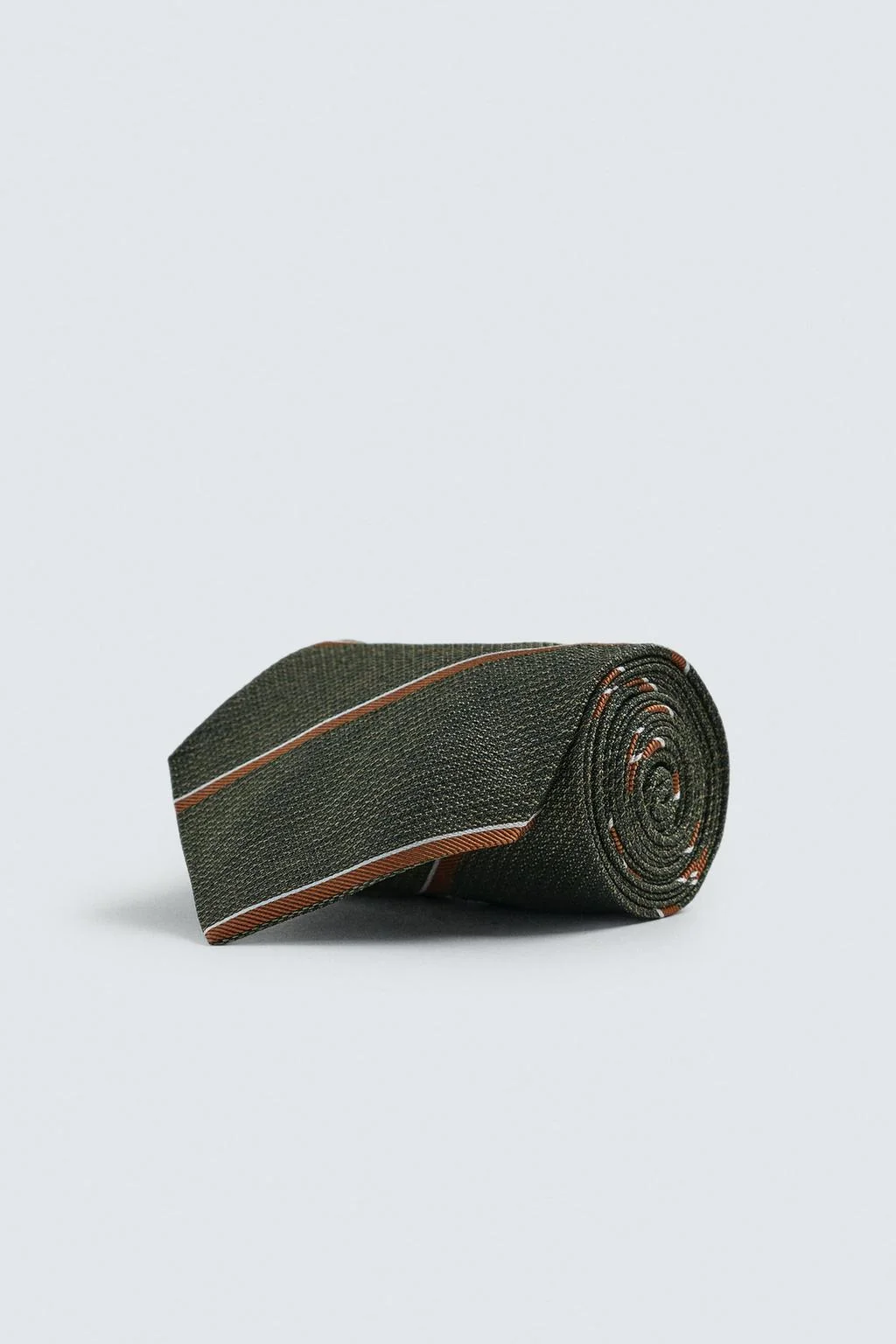 100% SILK STRIPED JACQUARD TIE