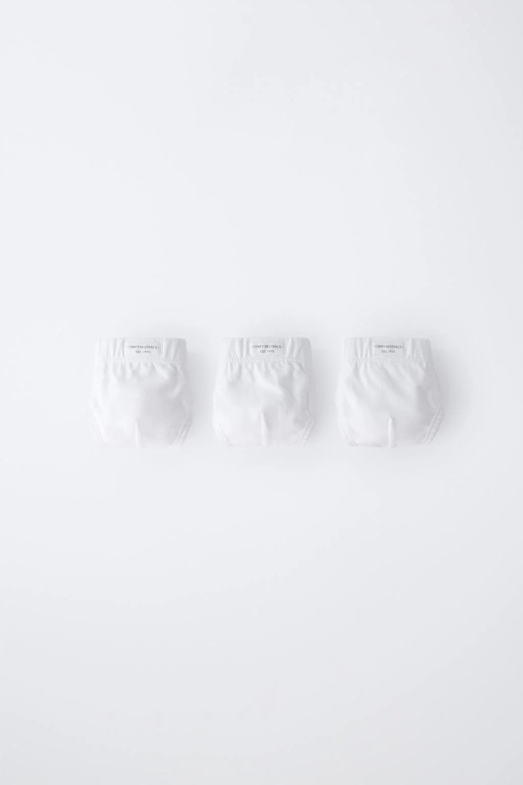 1,5-6 лет / Набор из трех однотонных трусиков с ярлыком — 1½ - 6 лет | мальчик