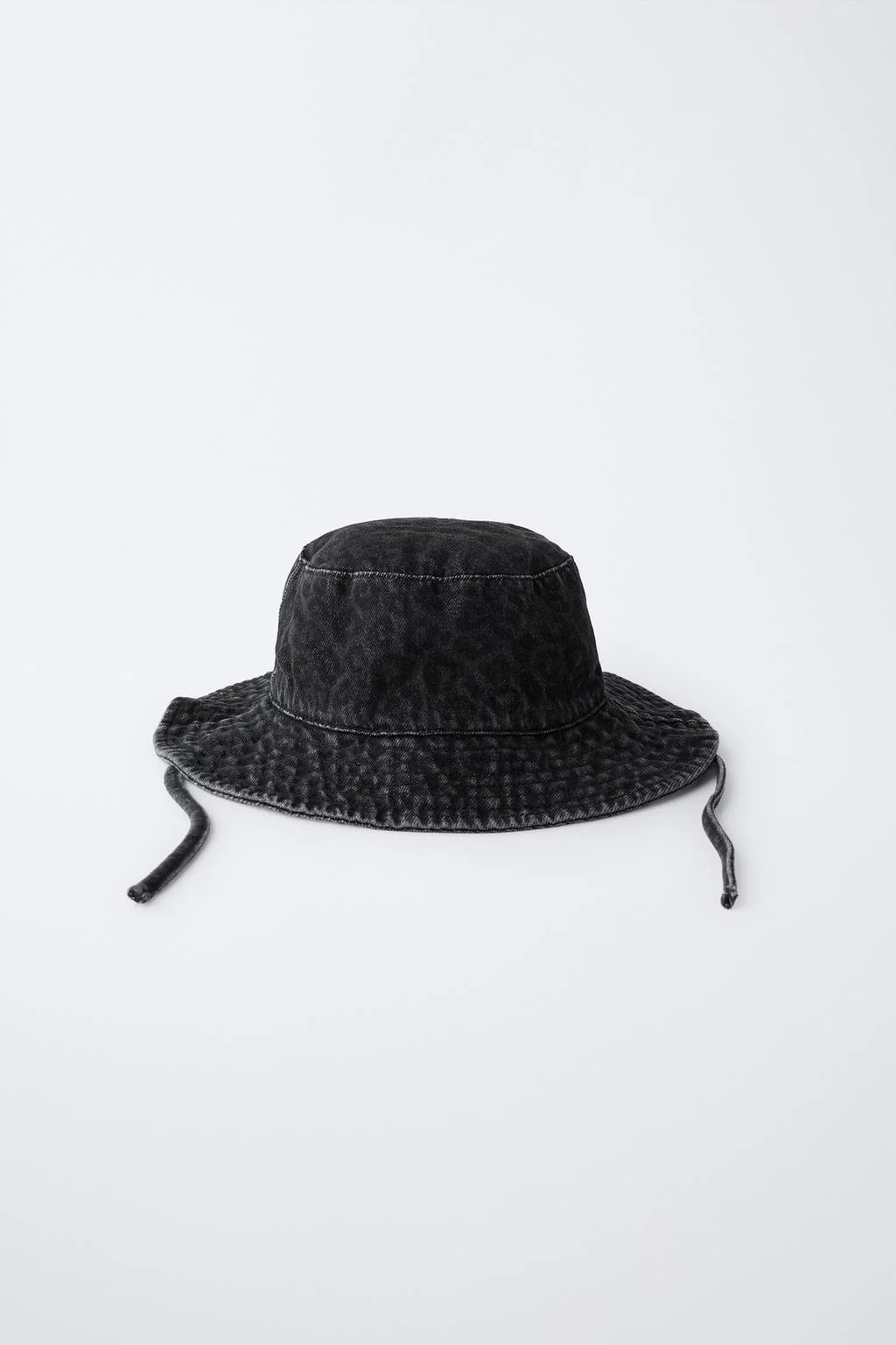 Джинсовая панама в зверином принте — Головные уборы