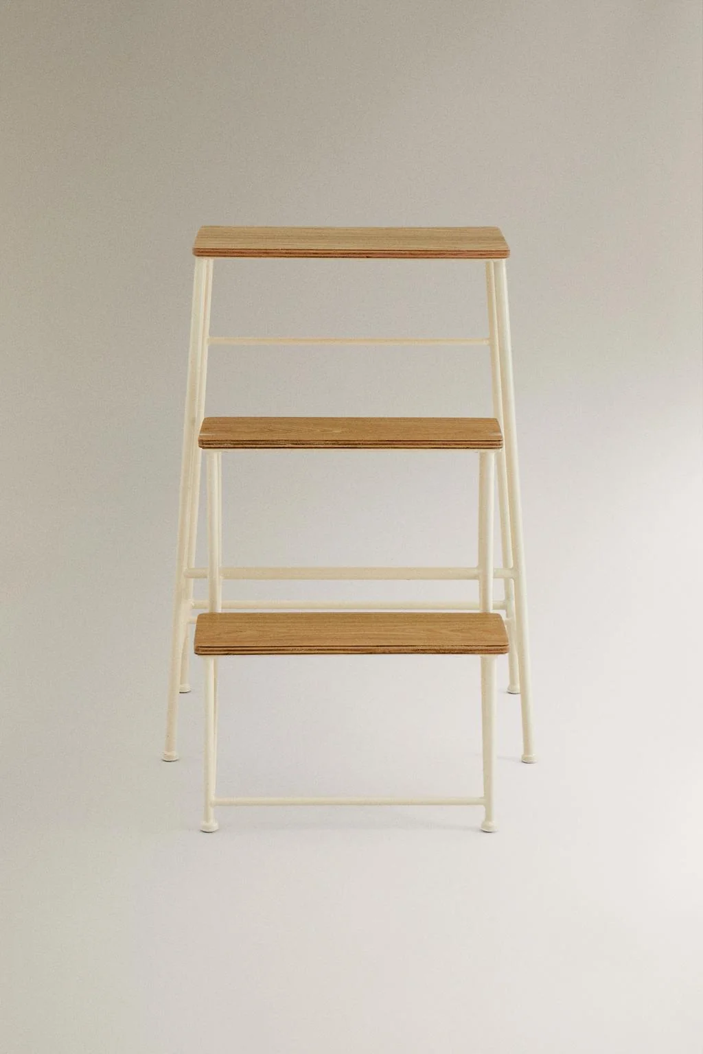 Трехступенчатая подставка — Стирка