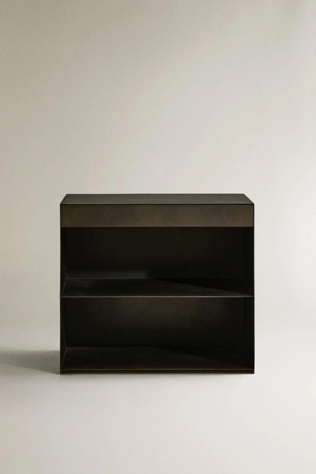 Металлический прикроватный столик с ящиком — Мебель для спальни