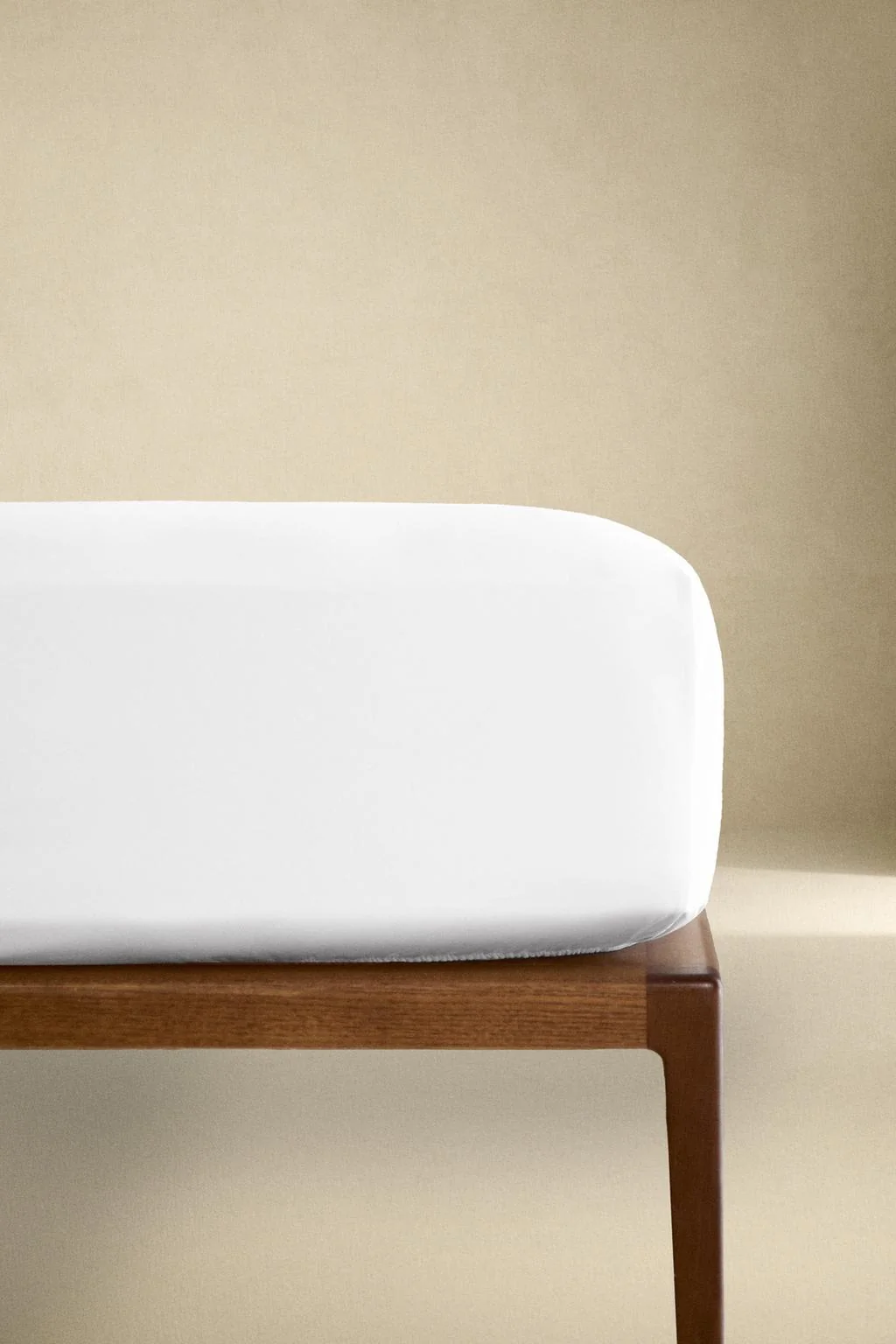 Плотная сатиновая простыня на резинке (300 нитей) — Простыни на резинке