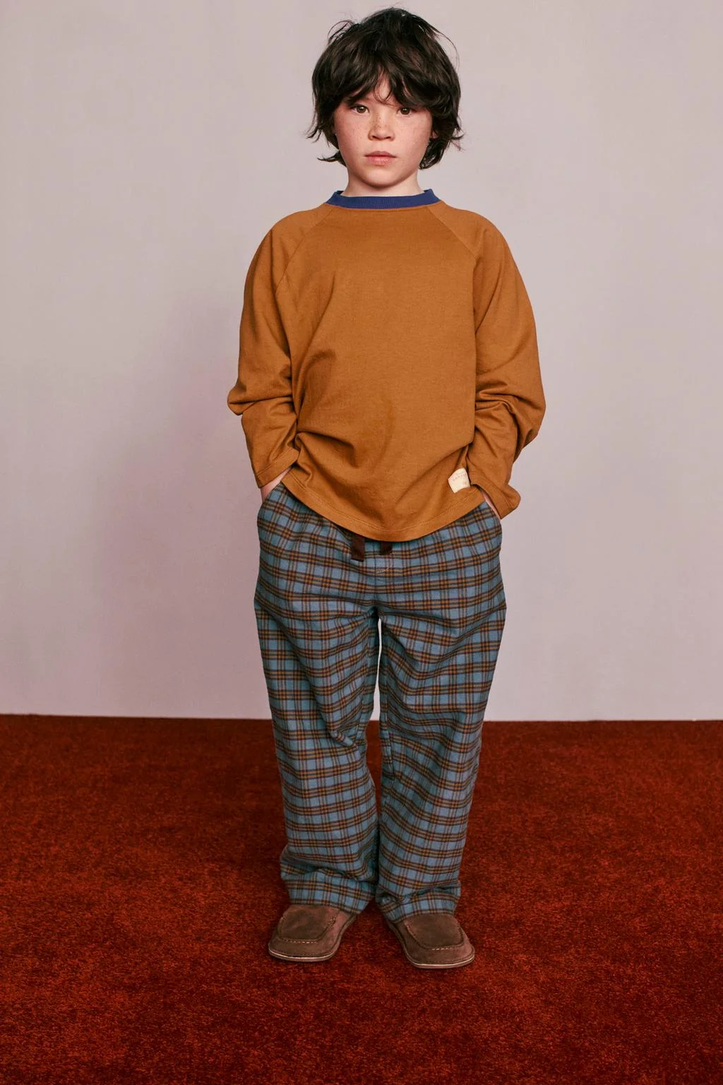 Футболка с контрастным воротником, создано CARAMEL LONDON X ZARA