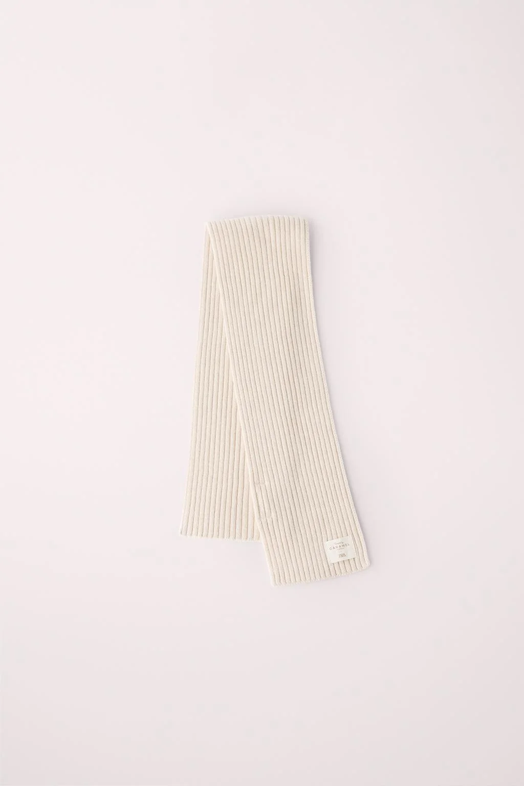 Ребристый шарф из 100% шерсти, создано CARAMEL LONDON X ZARA