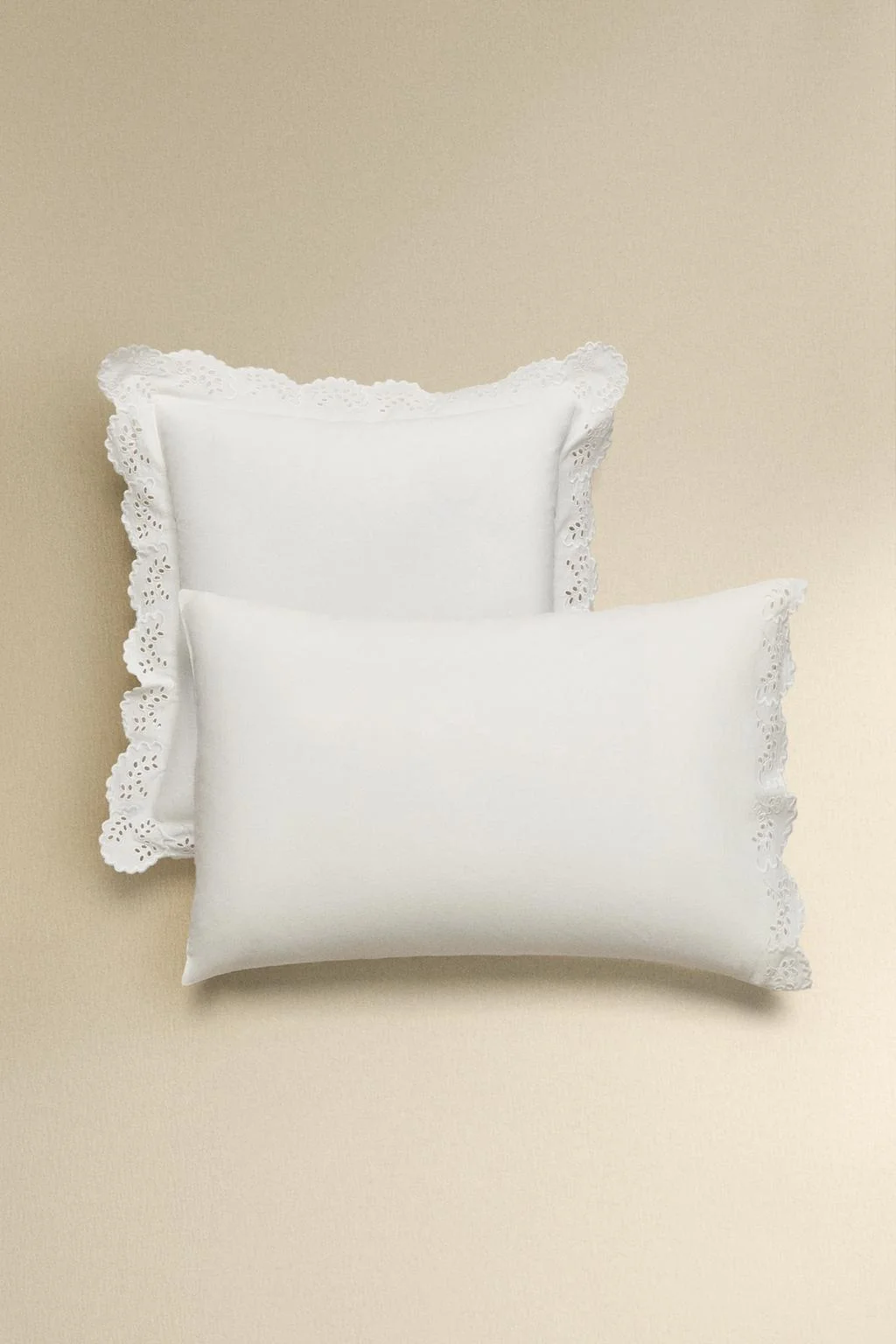 Наволочка с вышивкой и отделкой — Подушки