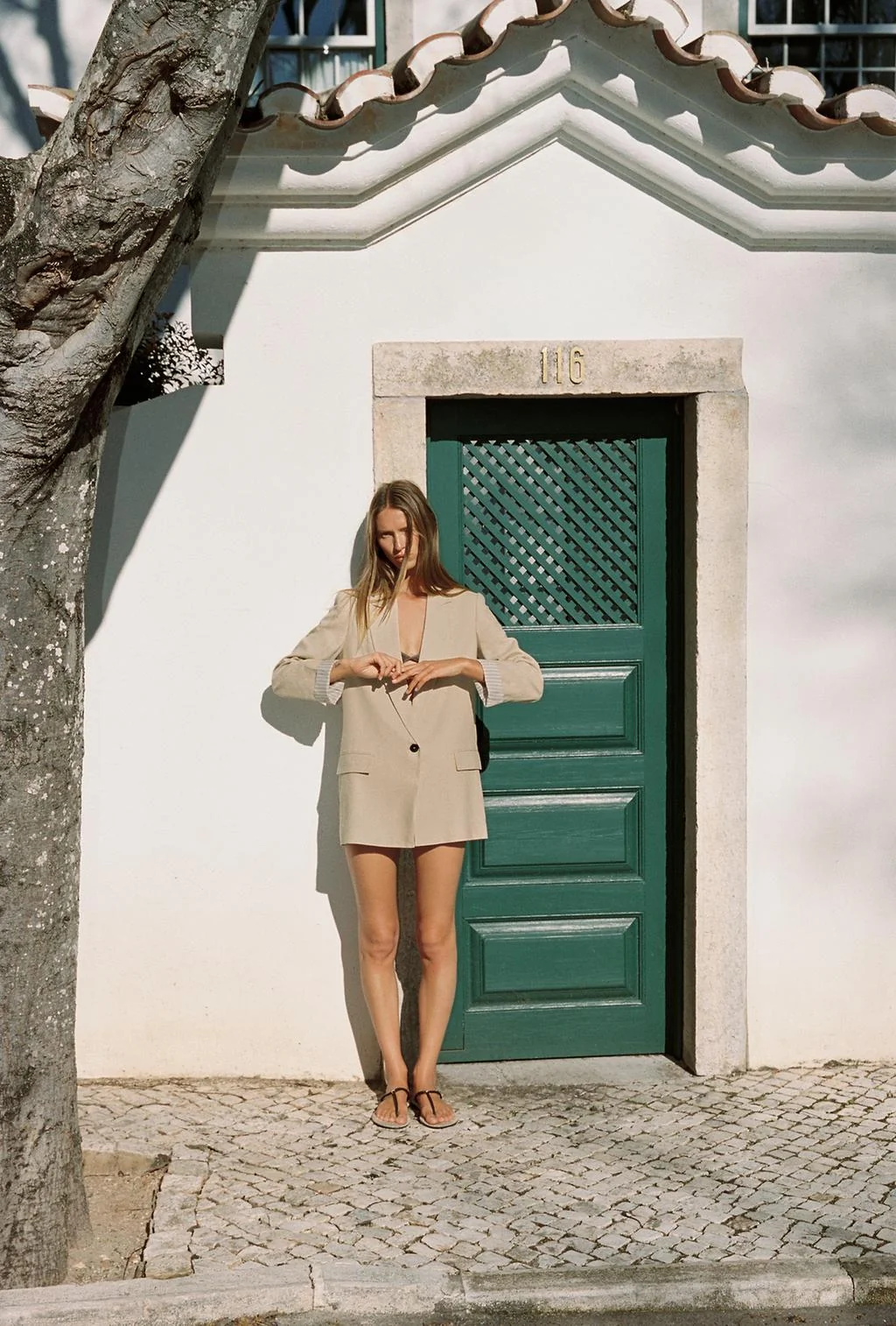 Пиджак с льняными рукавами, подкатанными