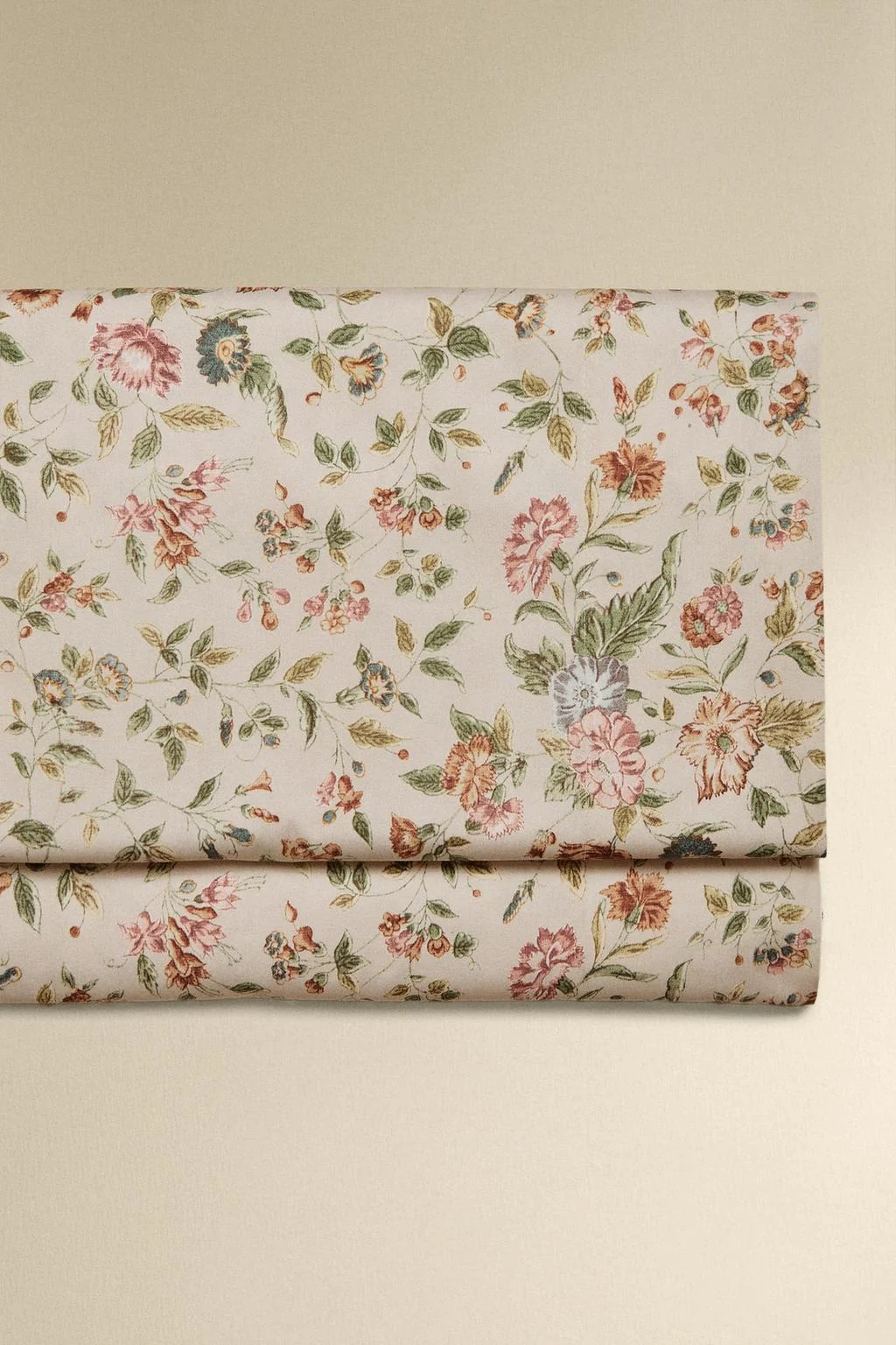 Простыня на ровную кровать из сатина с цветочным принтом (300 нитей)