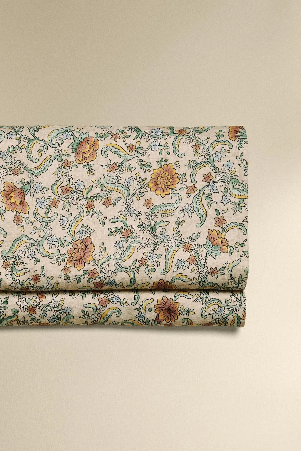 Сатиновая простыня с цветочным принтом (300 нитей)