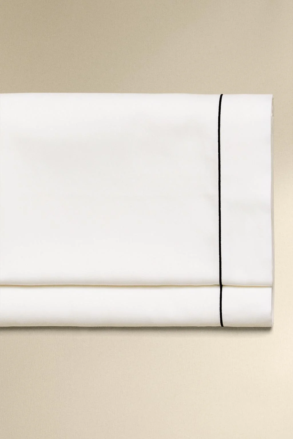 Сатиновое простынь с вышитым краем — Простыни