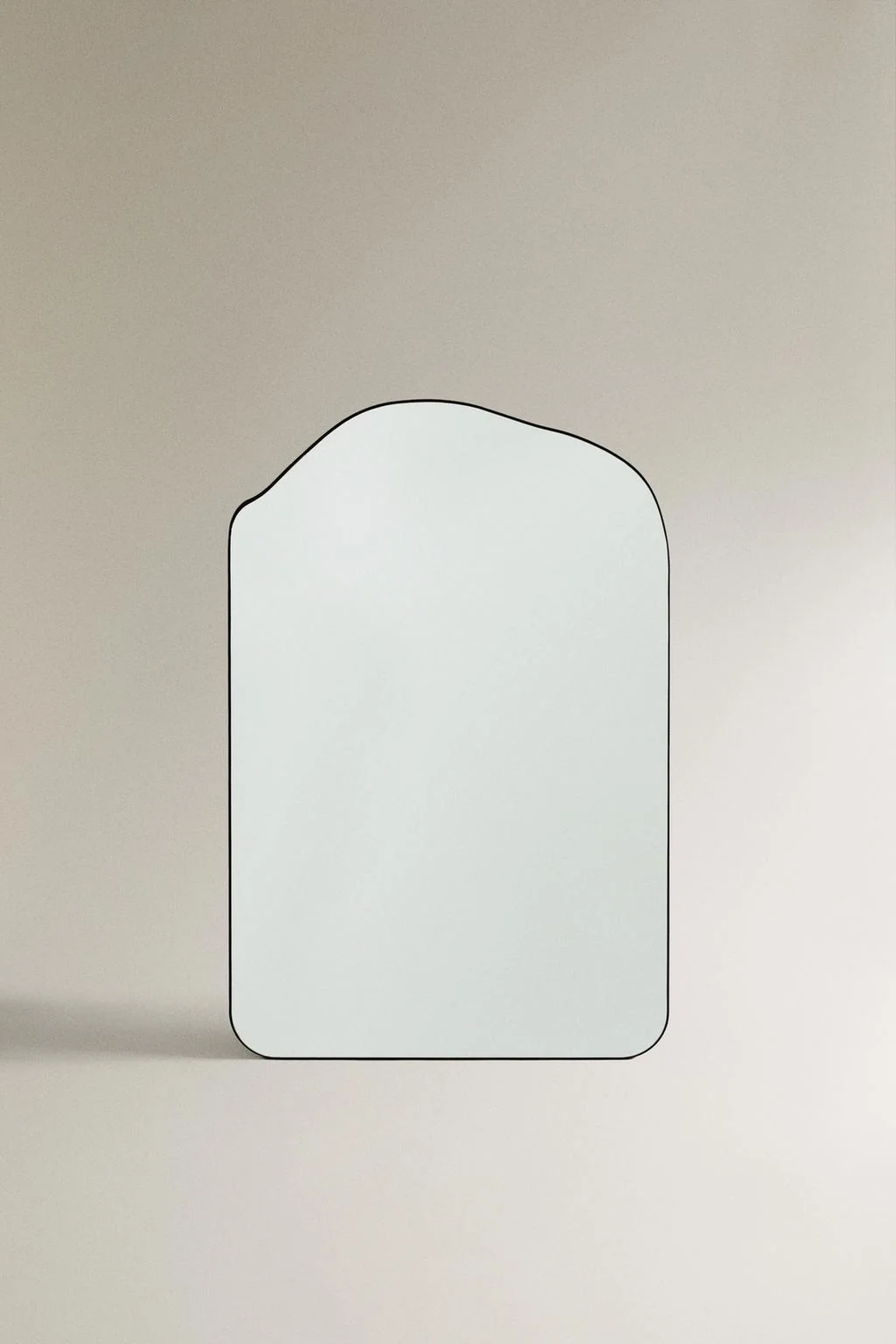 Асимметричное настенное зеркало — Зеркала