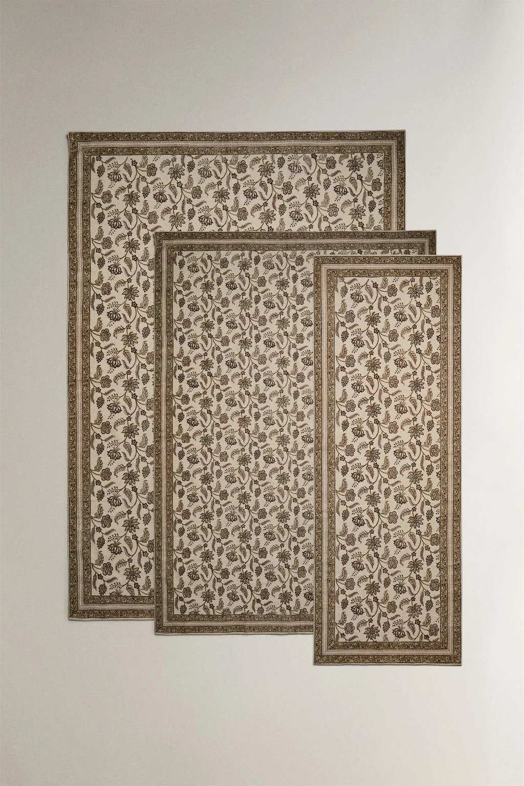 Ковер с цветочным принтом — Ковры