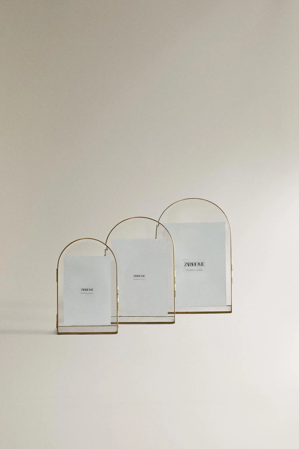 Фоторамка с золотой аркой