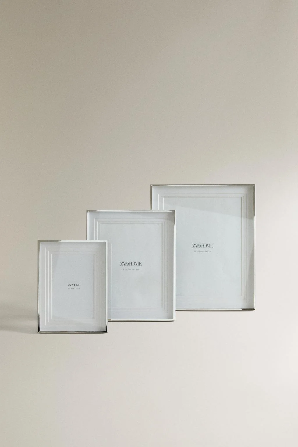 Металлическая рамка для фото с многослойным паспарту — Фотографии