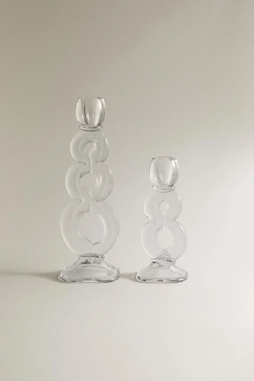 Подсвечник из стекла сферической формы