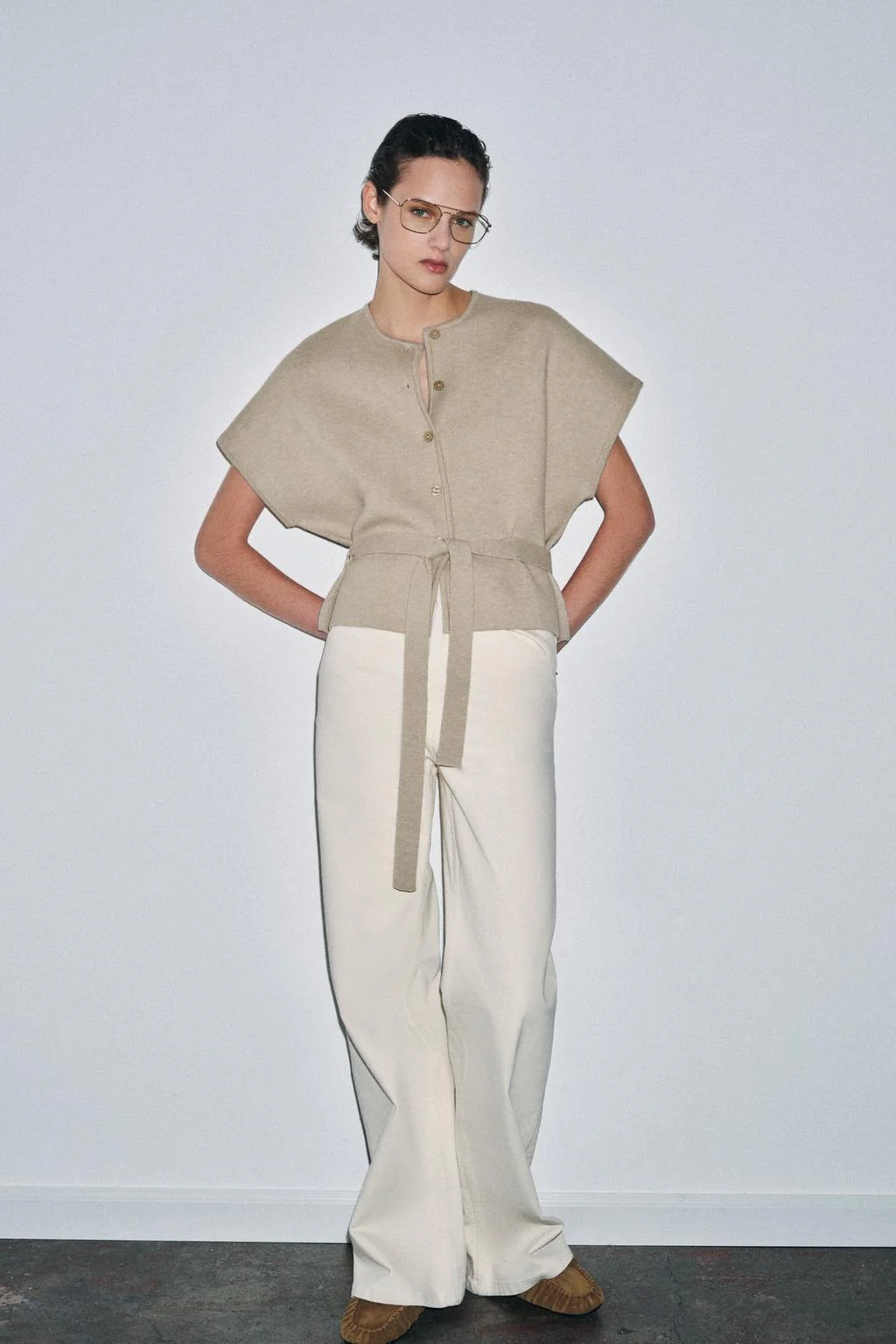 Кардиган с поясом и короткими рукавами