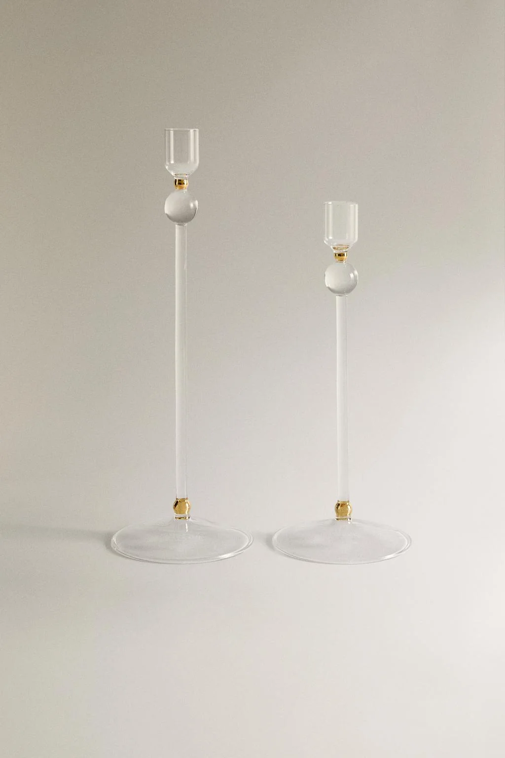 Подсвечник с золотыми деталями — Свечи