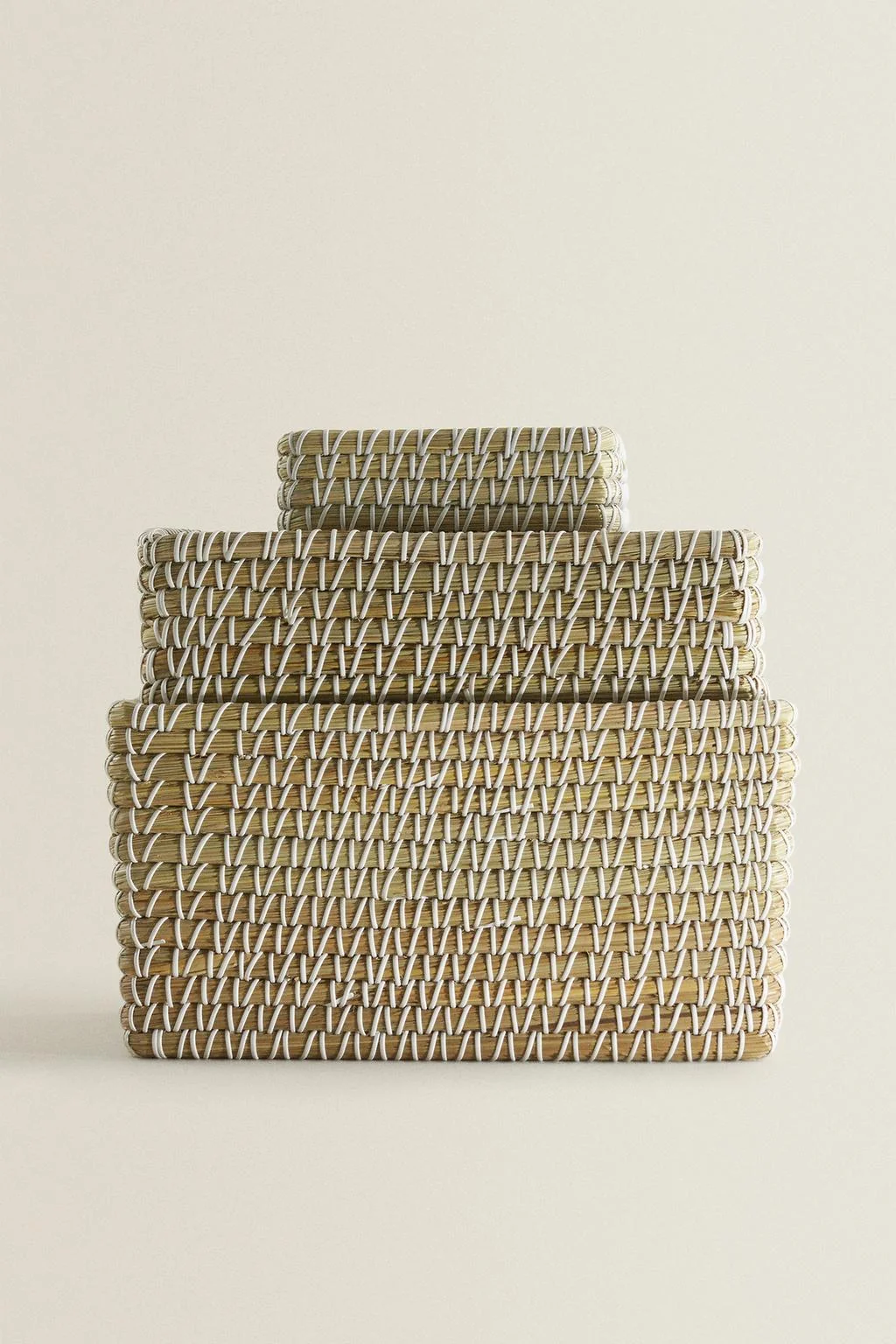 Прямоугольная корзина с контрастной отделкой — Корзины для ванной