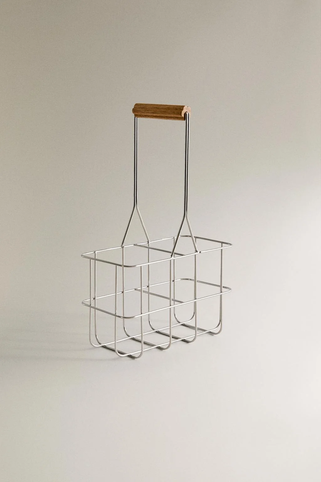 Металлическая корзина с деревянной ручкой — Коллекция ям