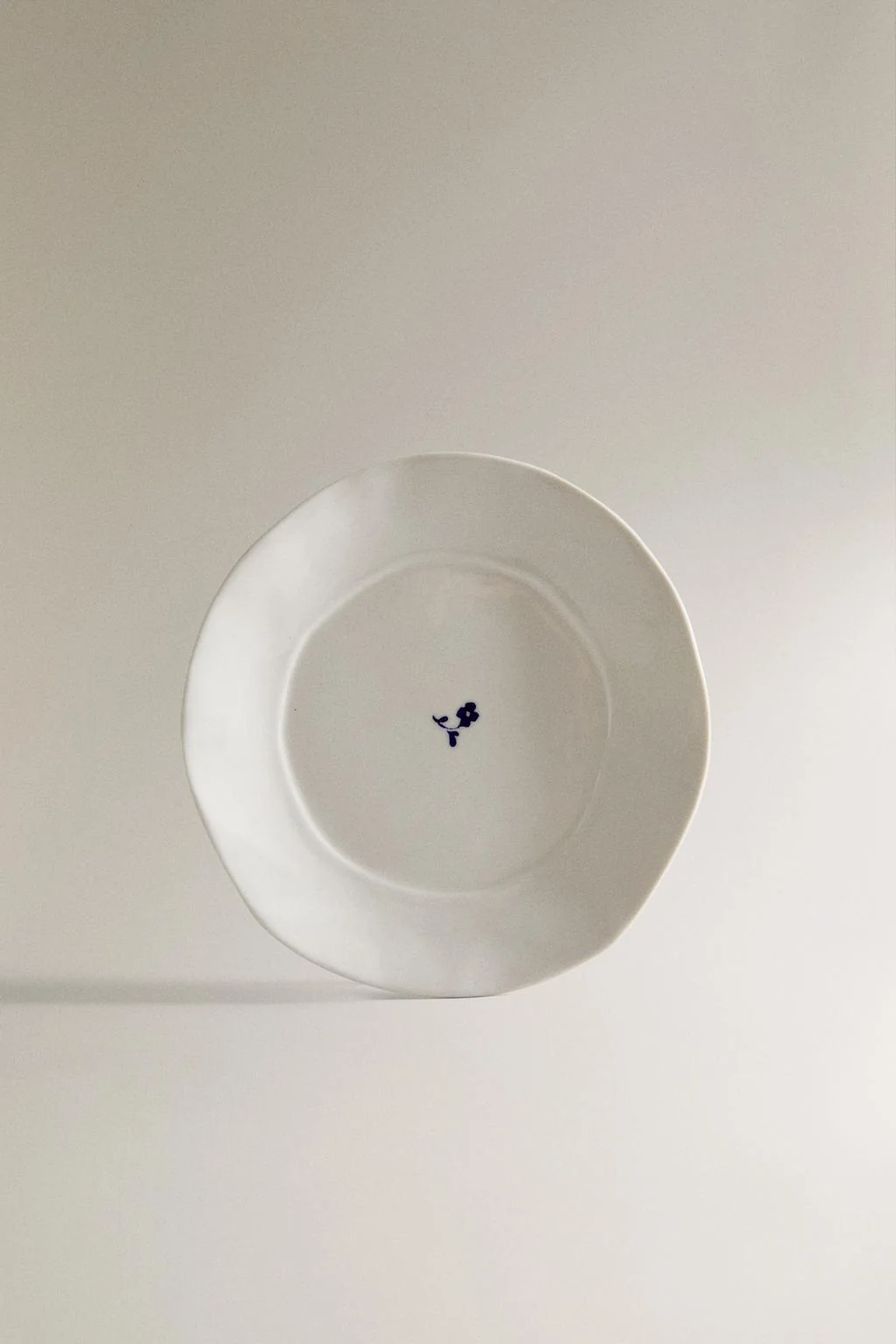 Фарфоровая десертная тарелка с цветочным принтом