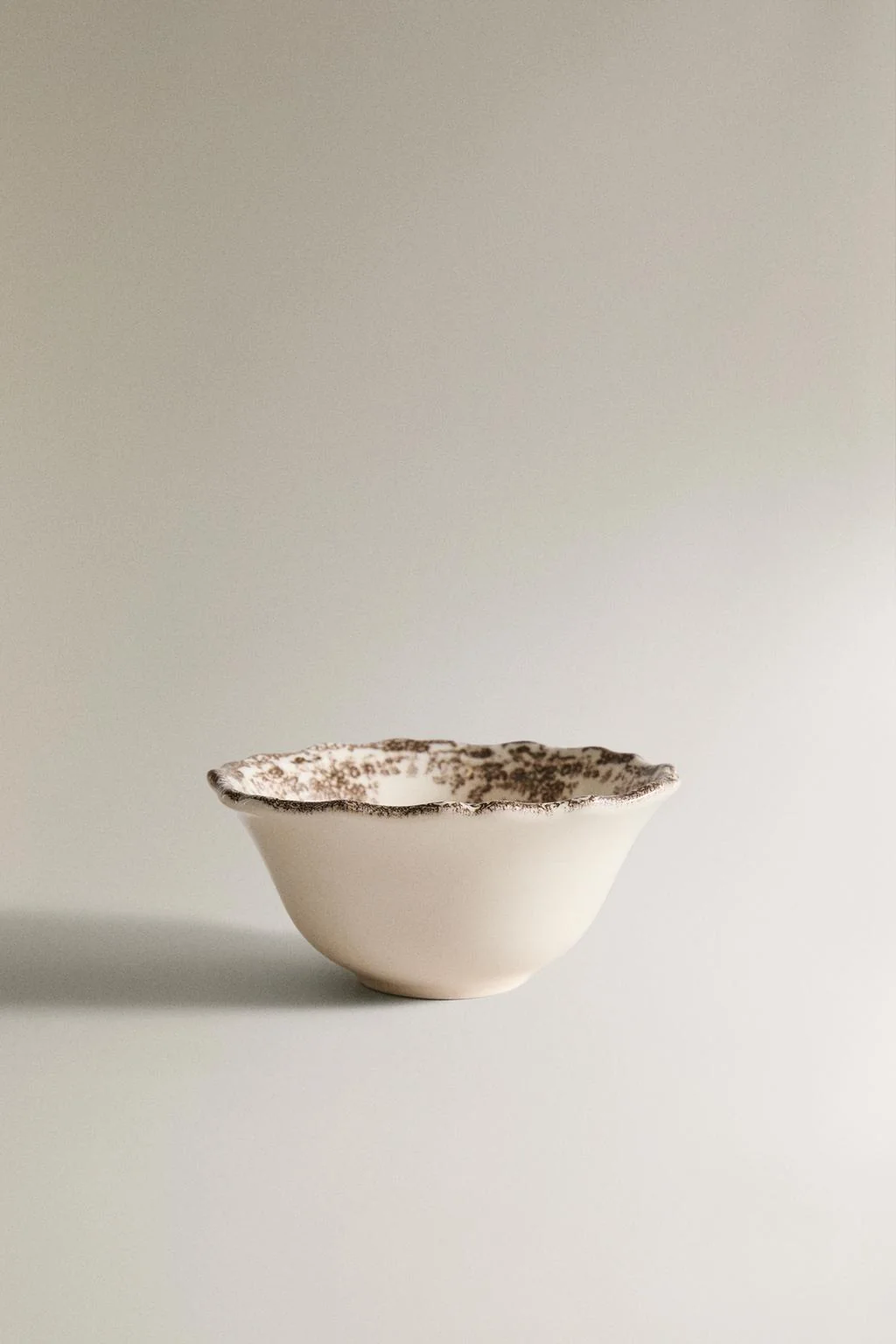 Миска для закусок из цветочной гончарной посуды