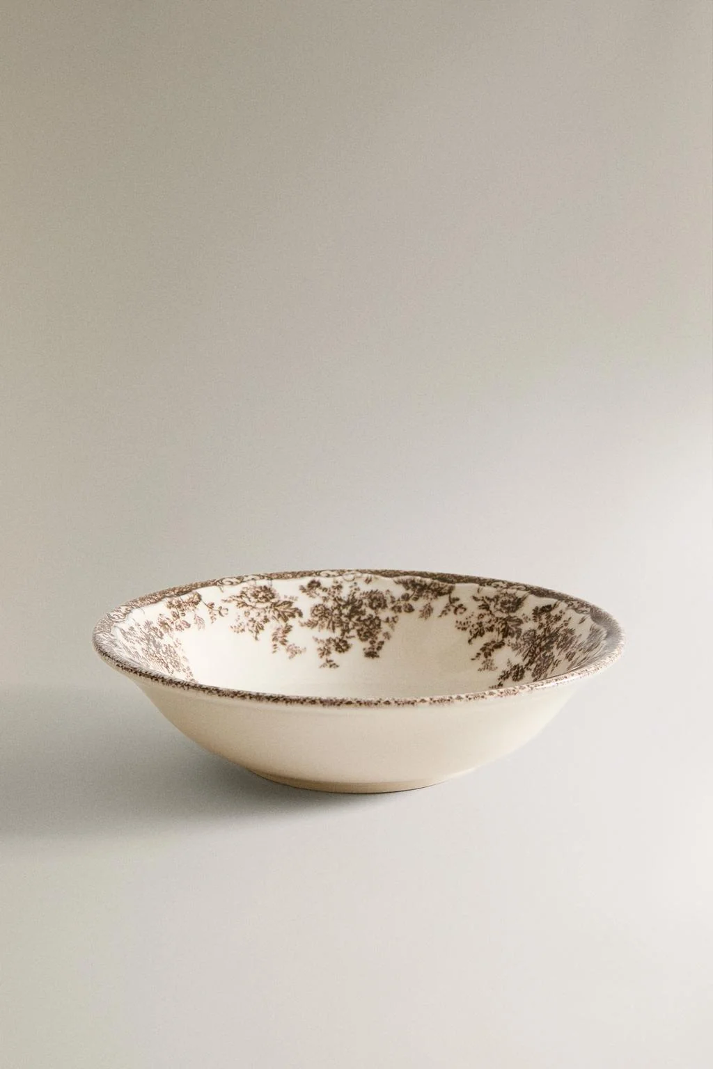 Миска из цветочной гончарной посуды