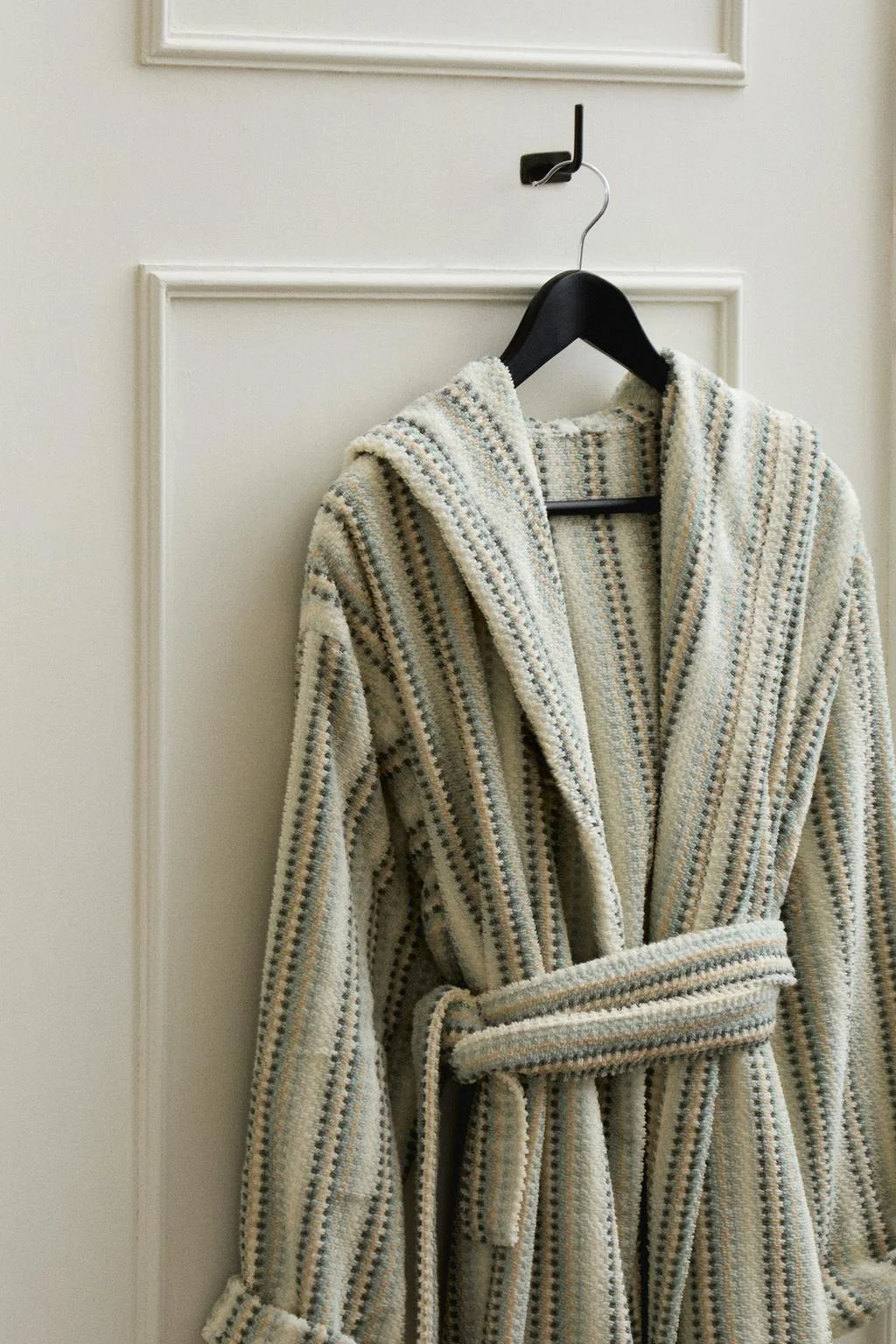 STRIPED HOODED BATHROBE