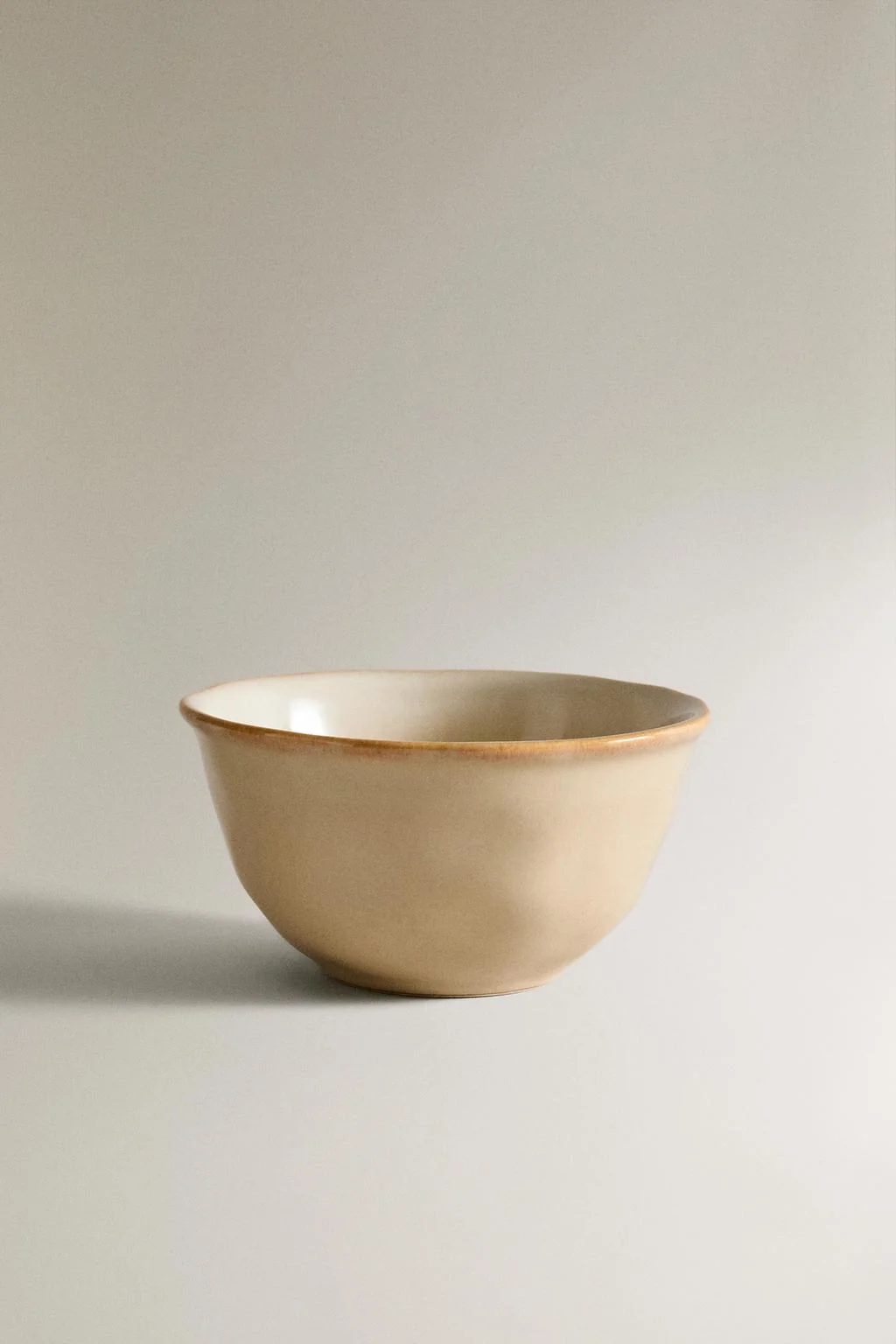 Миска из каменной керамики с неровным краем — Тарелки