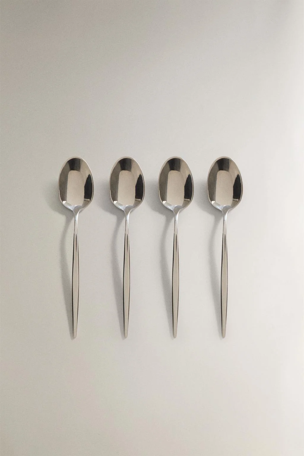 Упаковка из 4 кофейных ложек с тонкими ручками — Столовые приборы