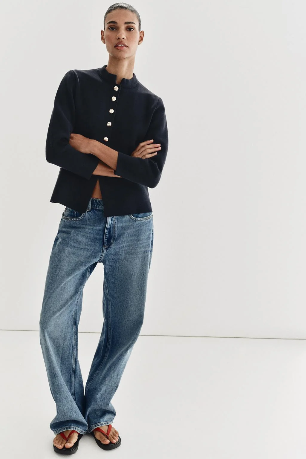 Кардиган с пеплумом и золотой пуговицей