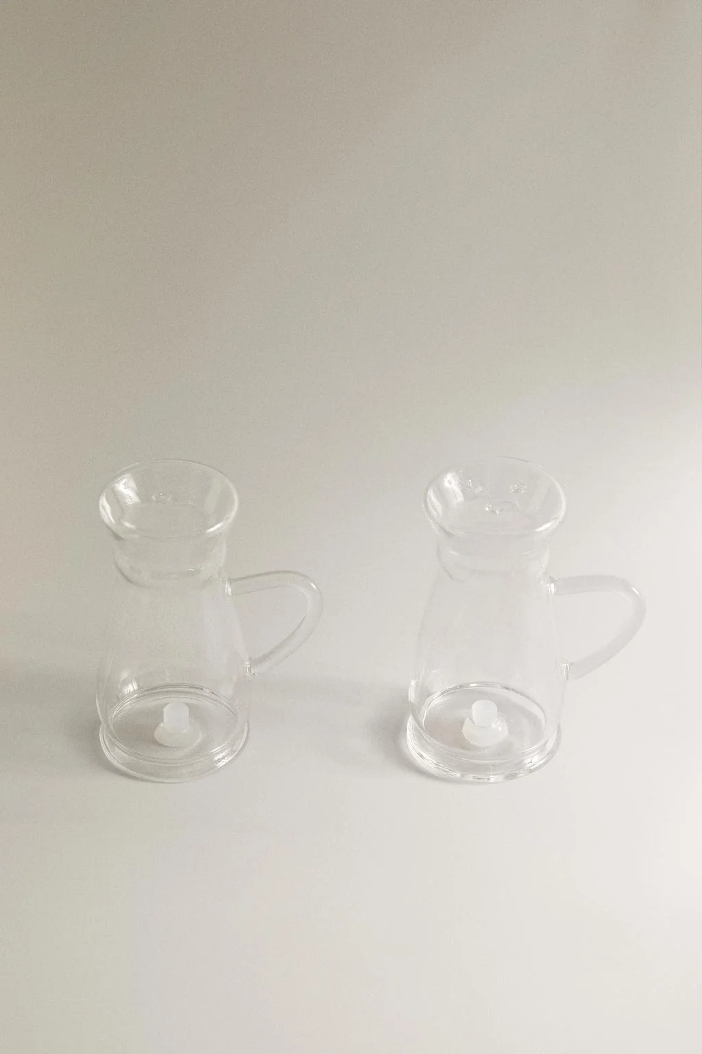 Набор из боросиликатной солонки и перечницы