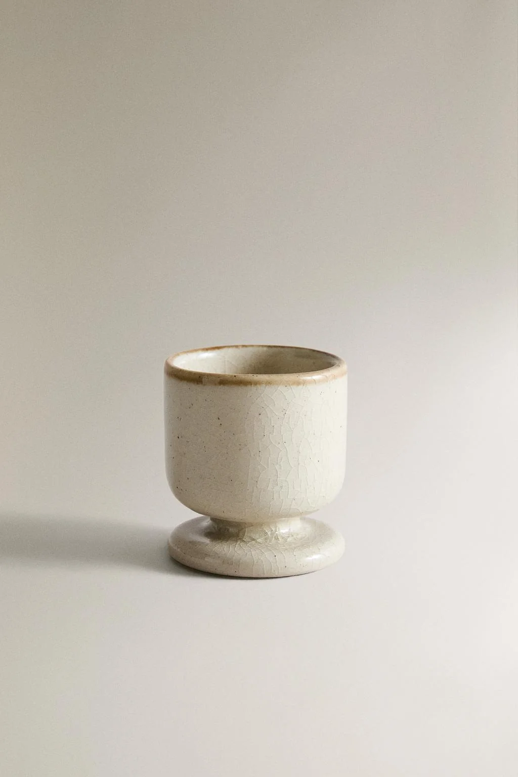 Каменная подставка под яйцо