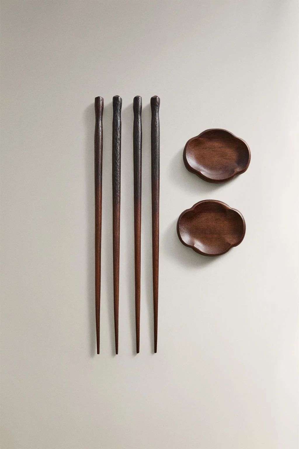Набор из 2 деревянных палочек для еды и подставки — Столовые приборы
