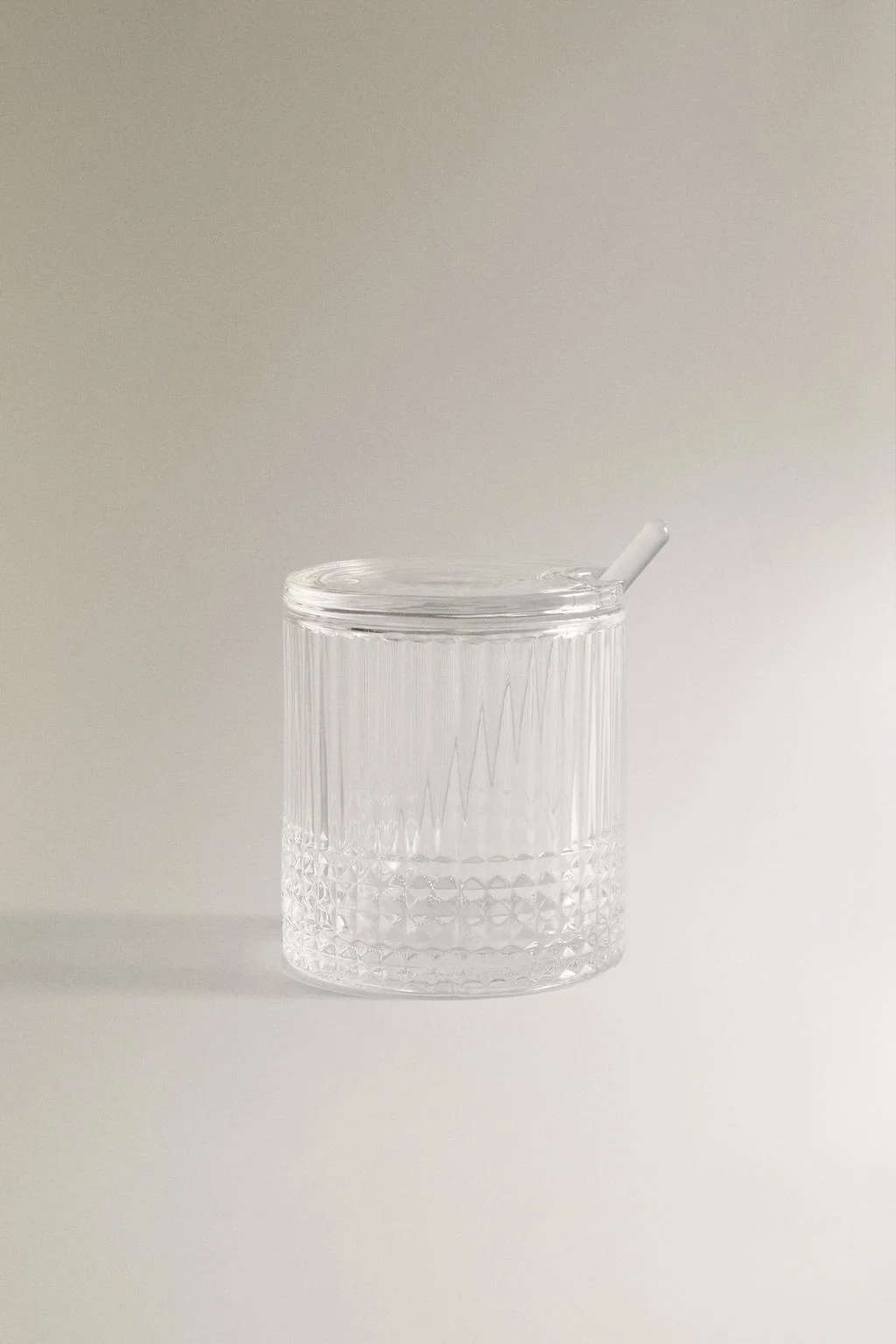 Стеклянная сахарница с рельефным геометрическим узором
