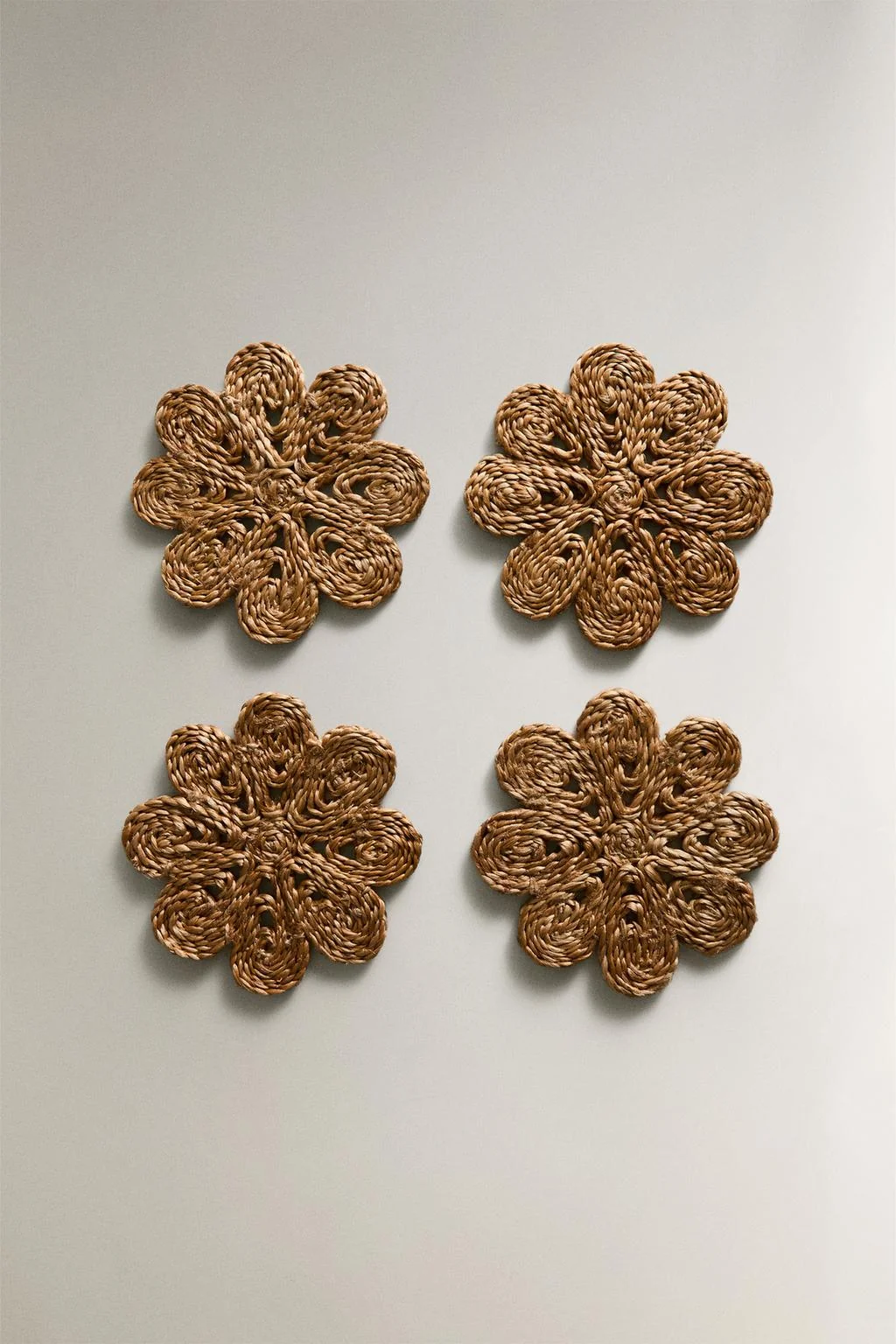 Набор из подставок под стаканы из рафии (набор из 4)