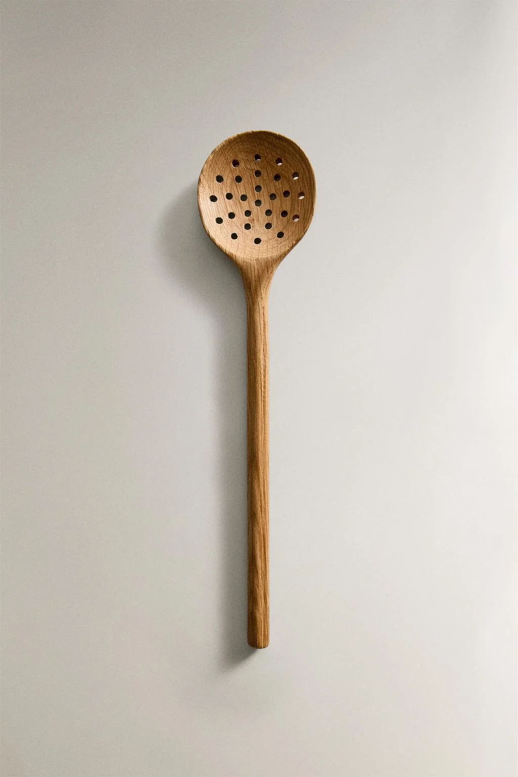 Дубовая ложка с прорезями