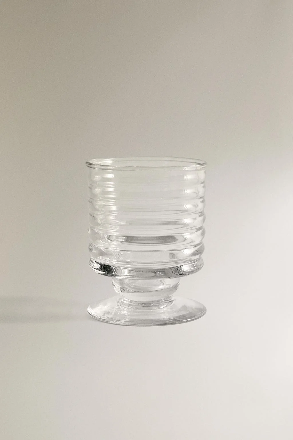 Бокал для вина с рельефной линией