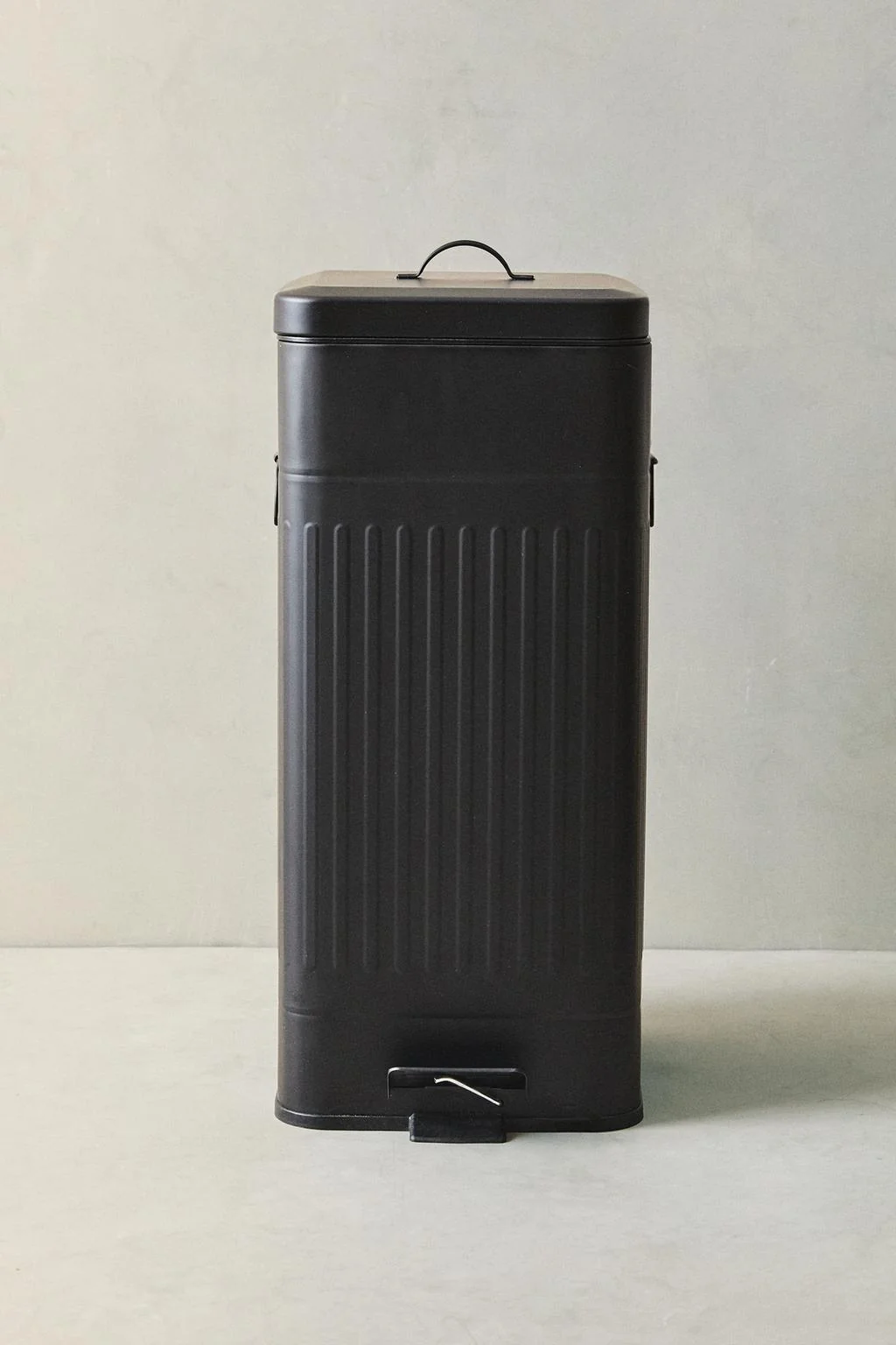 Большое мусорное ведро для кухни