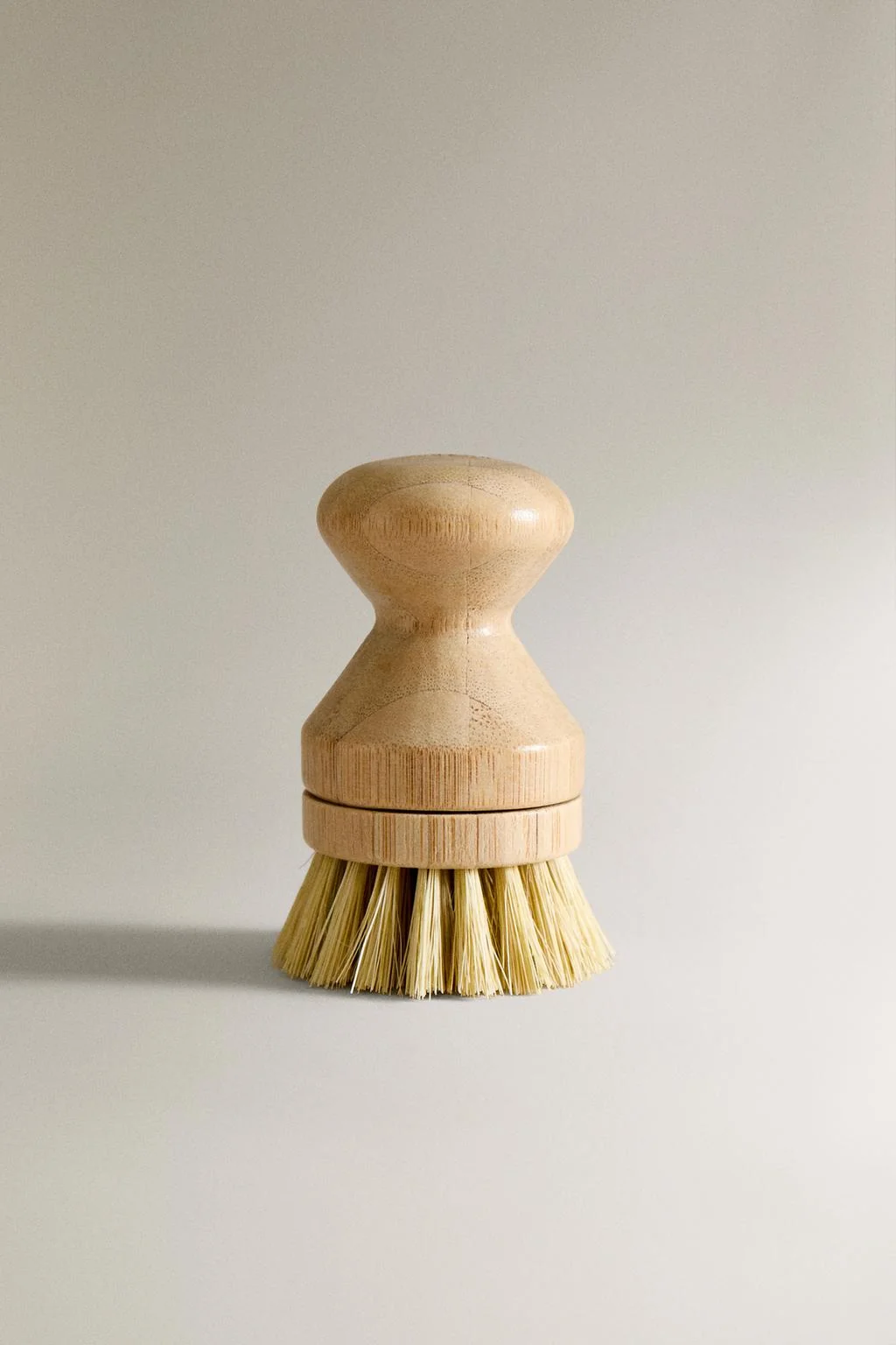 Маленькая щётка со сменной щетиной — Чистка