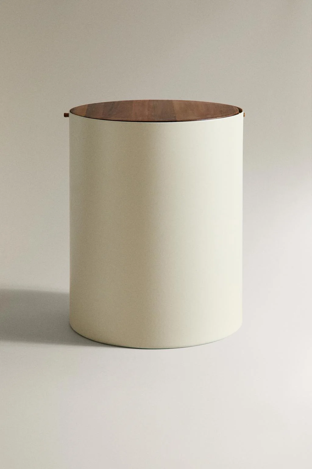 Металлическая ванная корзина с деревянной крышкой — Мусорные корзины и шторки для душа