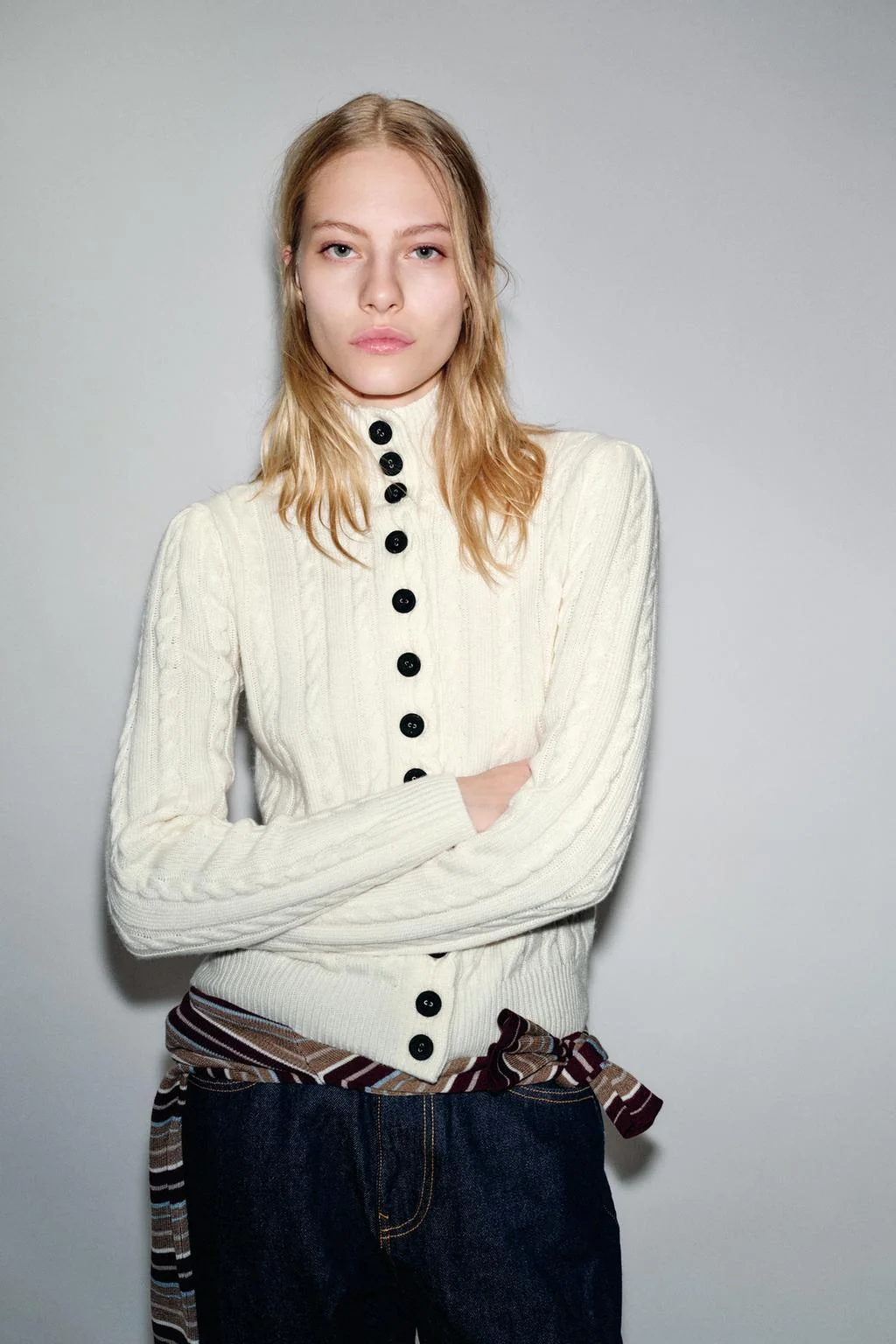 Косовязаный кардиган