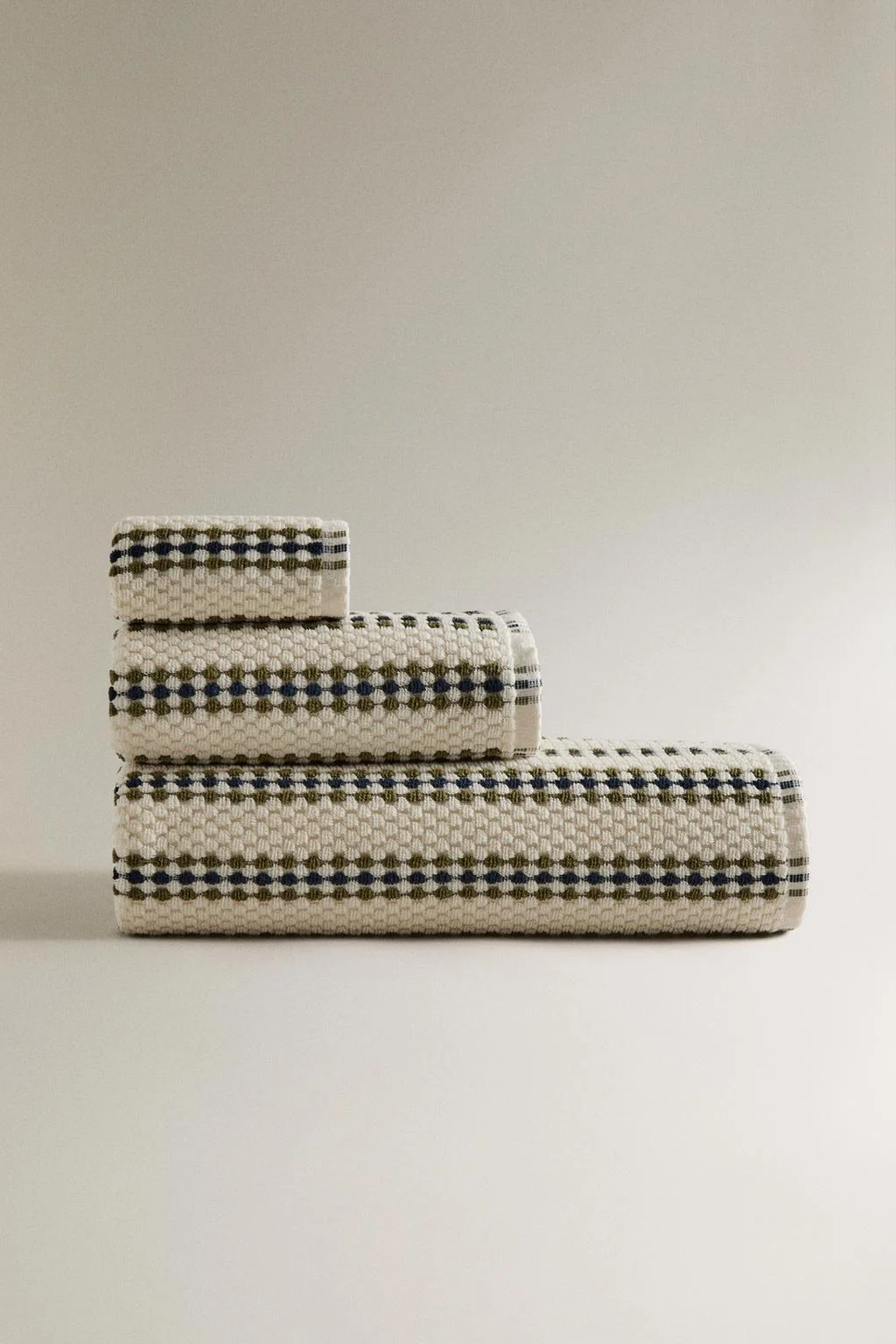 Махровое полотенце для ванной с геометрическим узором