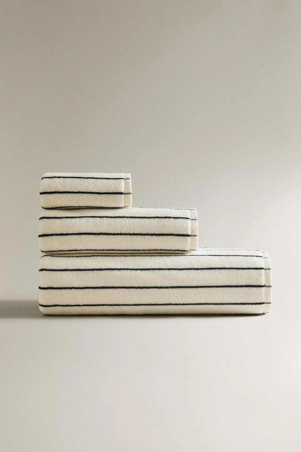 Полотенце для ванной в цветную полоску