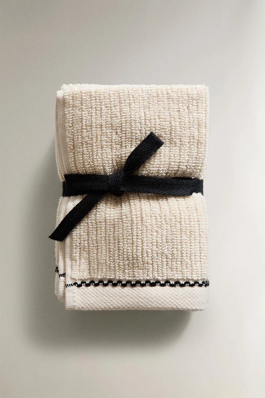 Лицевое полотенце с контрастной строчкой (набор из 3)