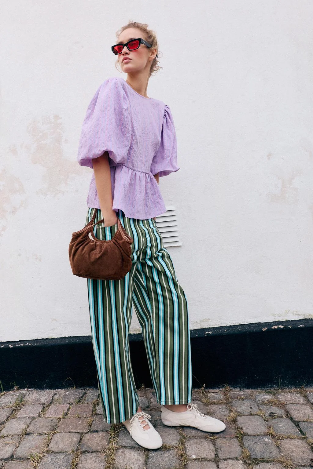 Блузка в полоску с пышными рукавами и бантом — Блузки