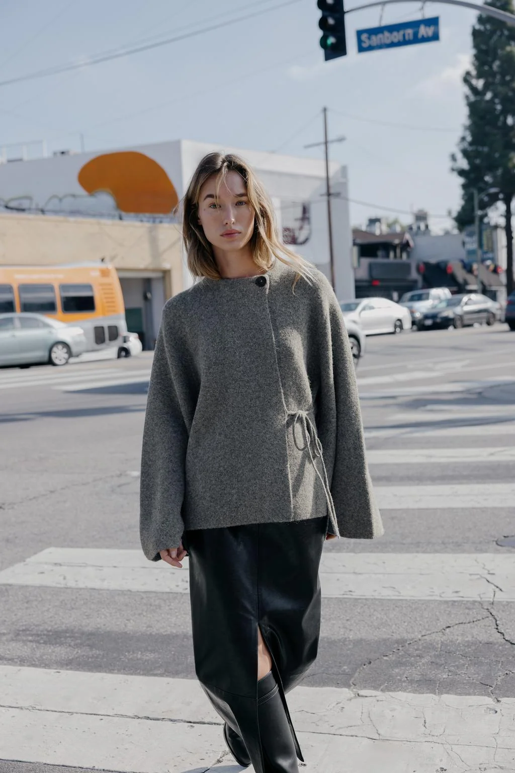 Кардиган с отверстиями для рукавов